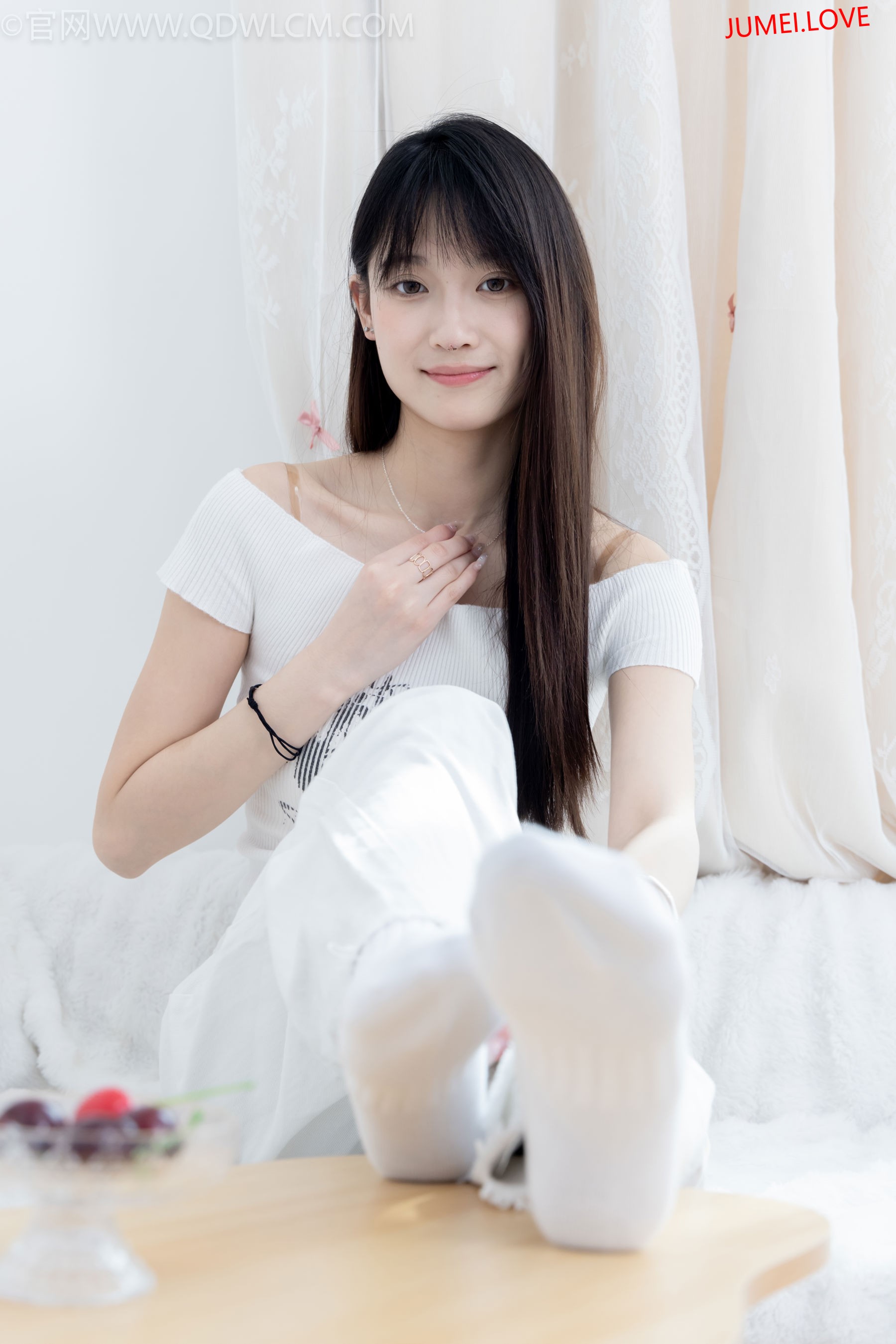 物恋传媒 No.2670 山奈 - 帆布鞋、白棉袜、薄黑丝 第99张