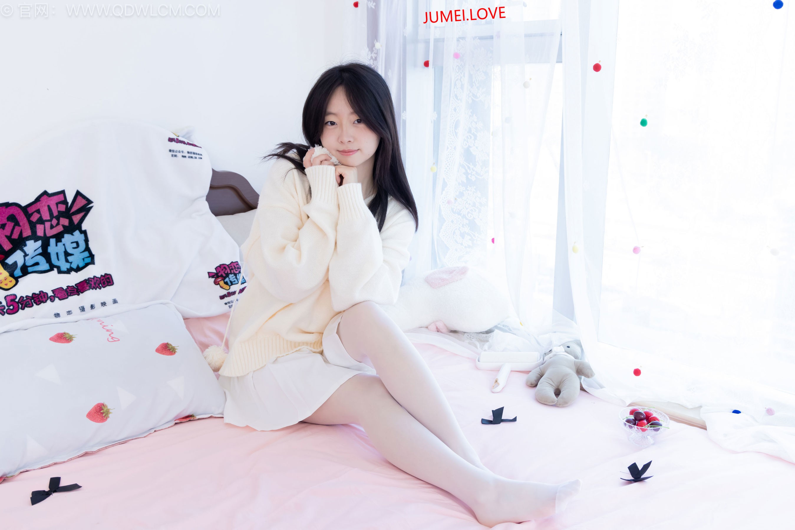 物恋传媒 No.2683 萌萌 - 板鞋、堆堆袜套、纯白棉袜、薄白丝 第10张