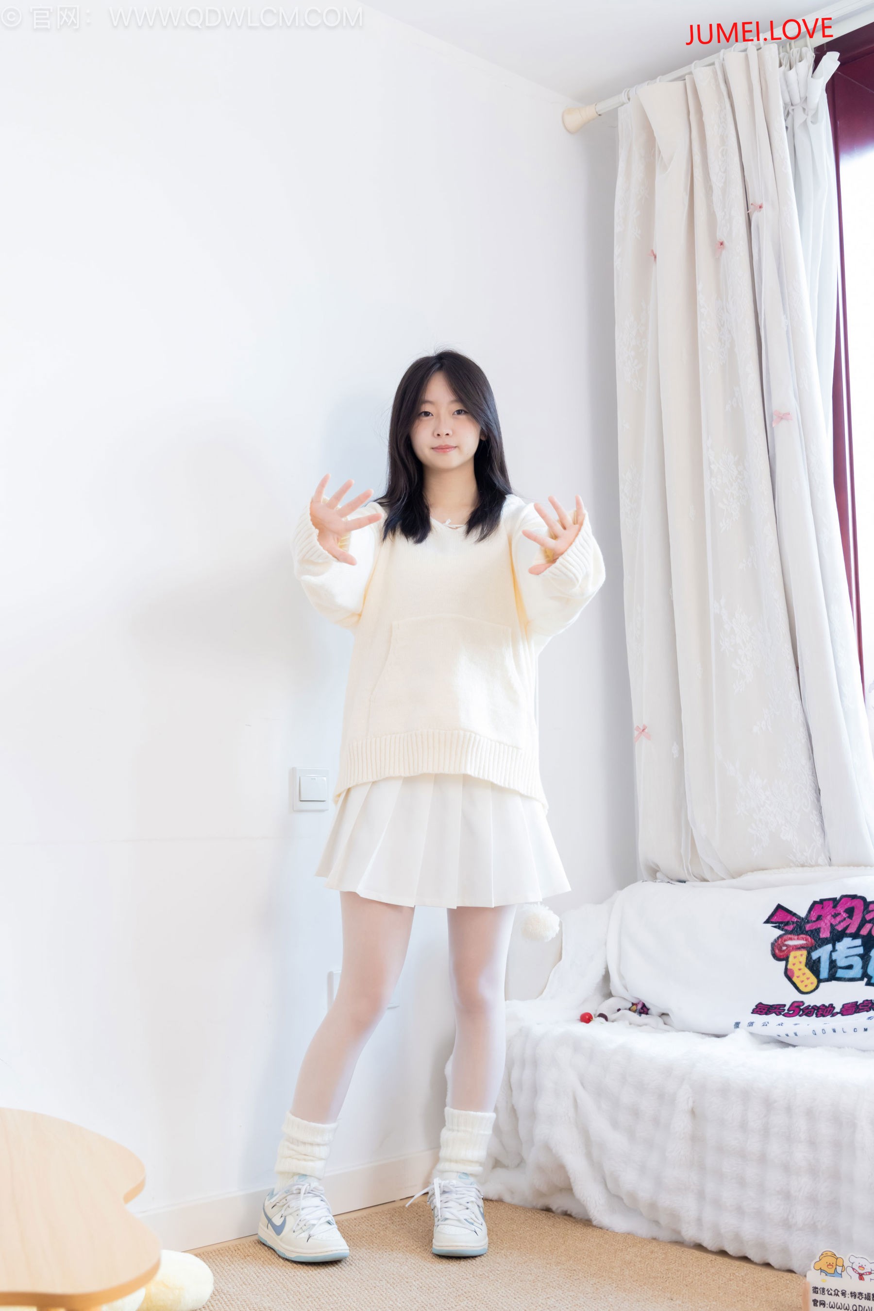 物恋传媒 No.2683 萌萌 - 板鞋、堆堆袜套、纯白棉袜、薄白丝 第110张