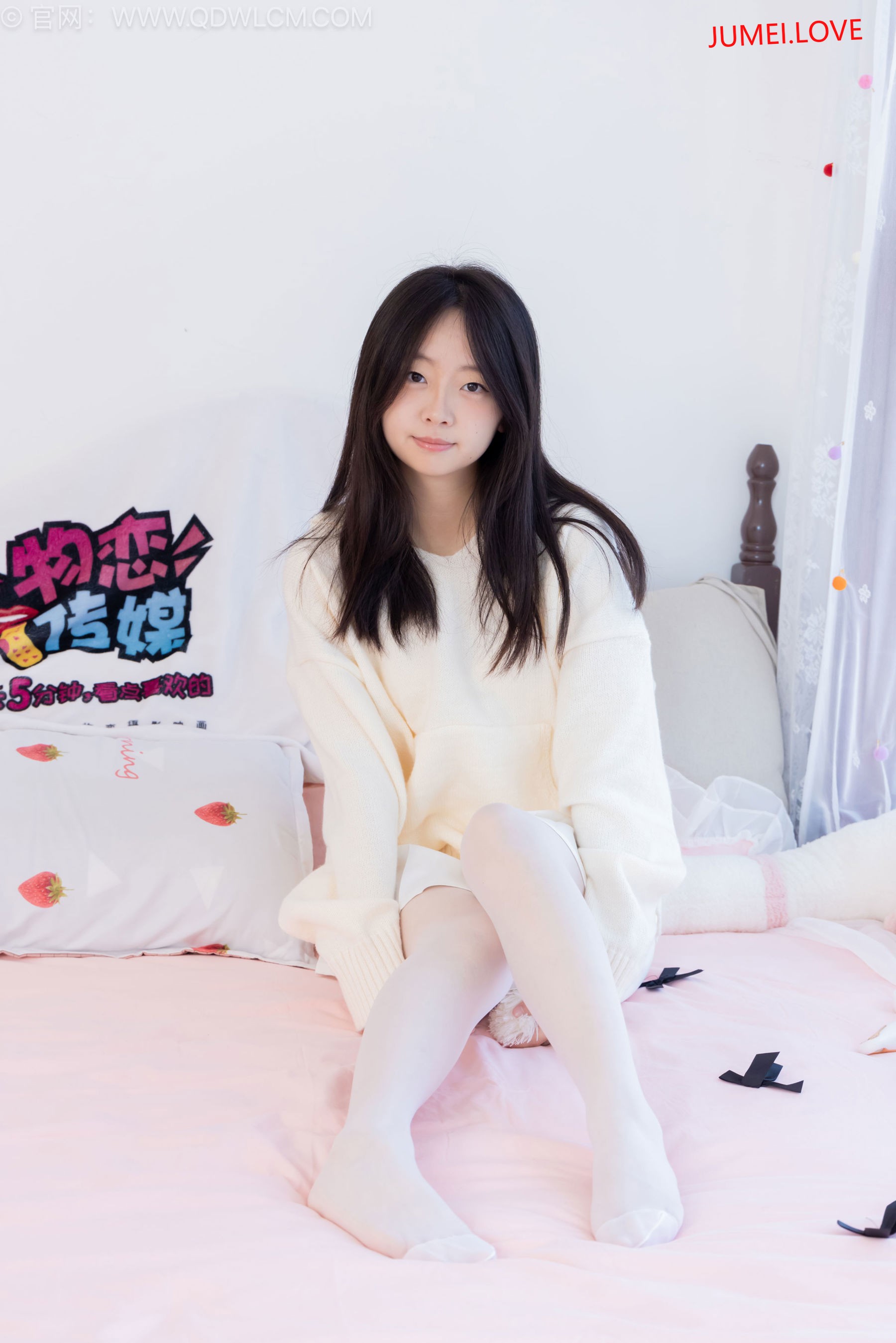 物恋传媒 No.2683 萌萌 - 板鞋、堆堆袜套、纯白棉袜、薄白丝 第16张