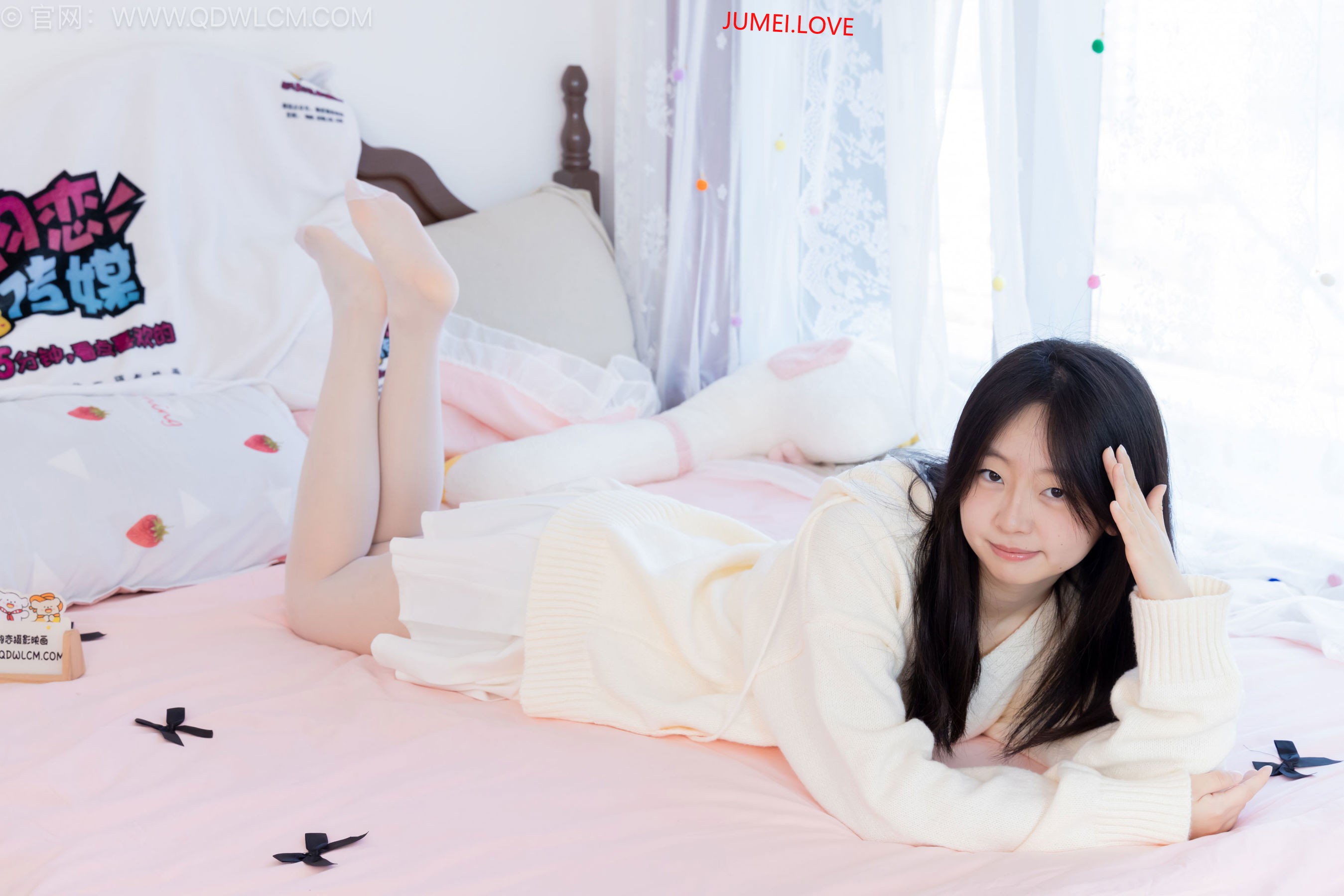物恋传媒 No.2683 萌萌 - 板鞋、堆堆袜套、纯白棉袜、薄白丝 第36张