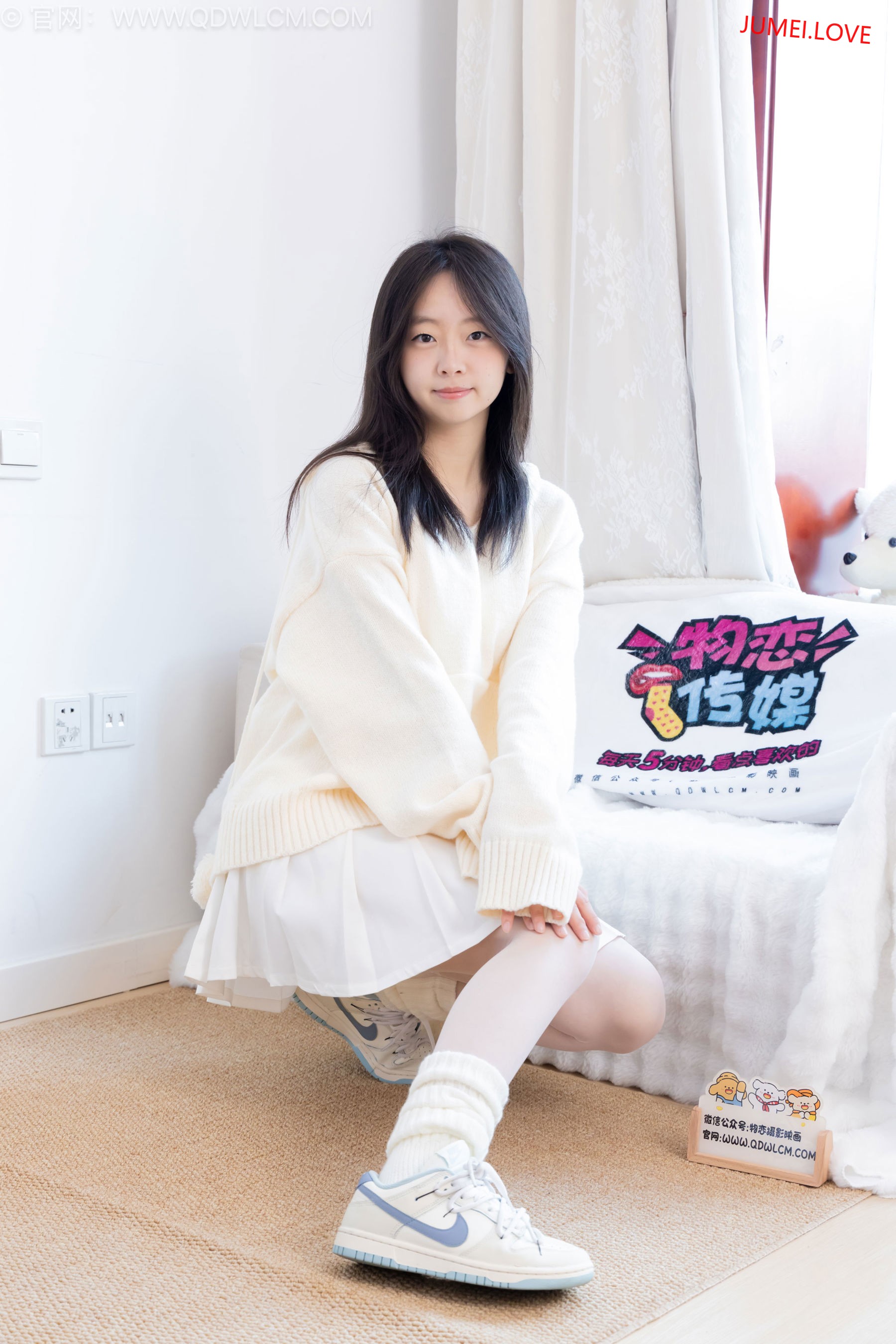 物恋传媒 No.2683 萌萌 - 板鞋、堆堆袜套、纯白棉袜、薄白丝 第68张
