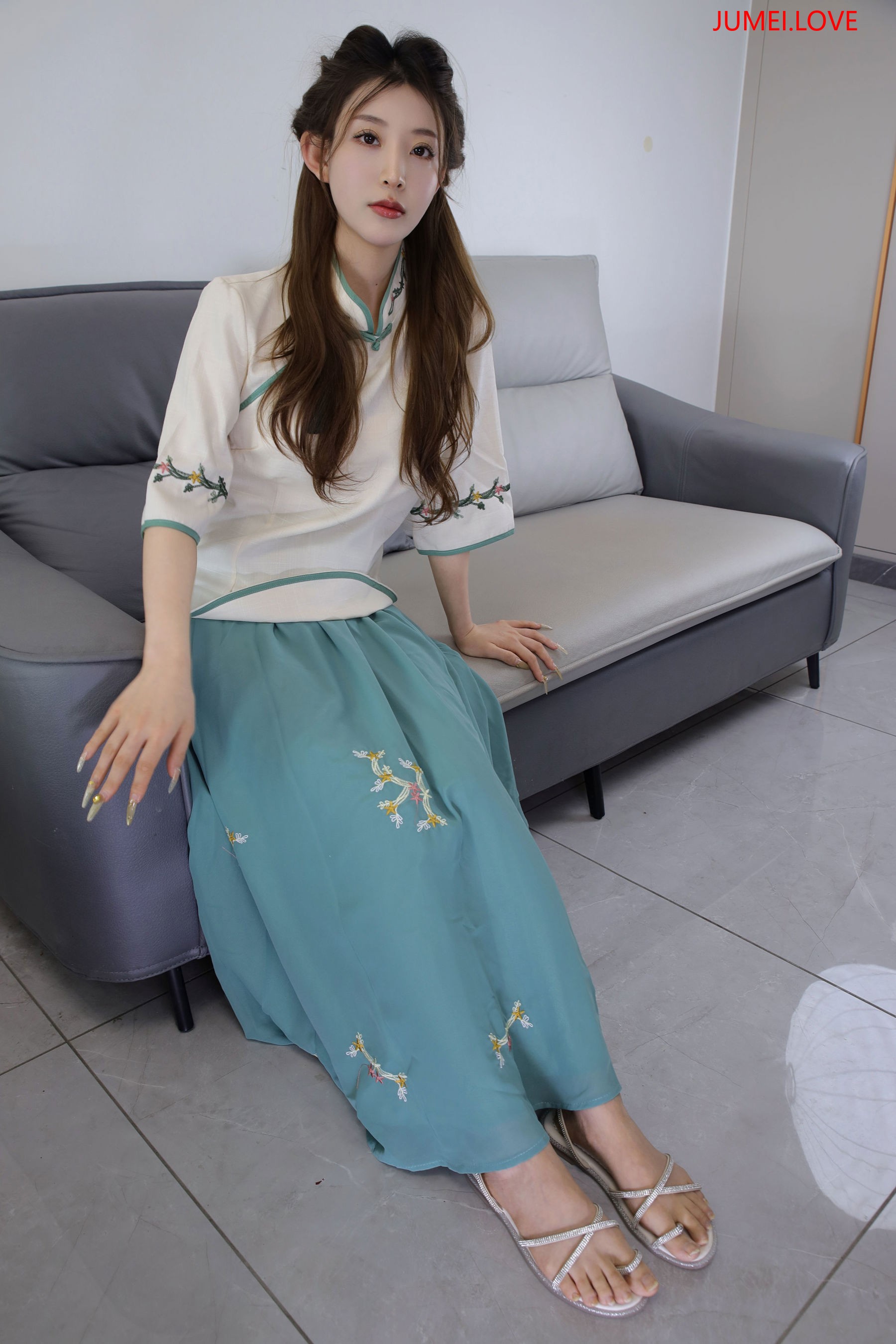 绮梦摄影 2025.03.11 No.199 婷婷 珍藏无修无水印版 第2张