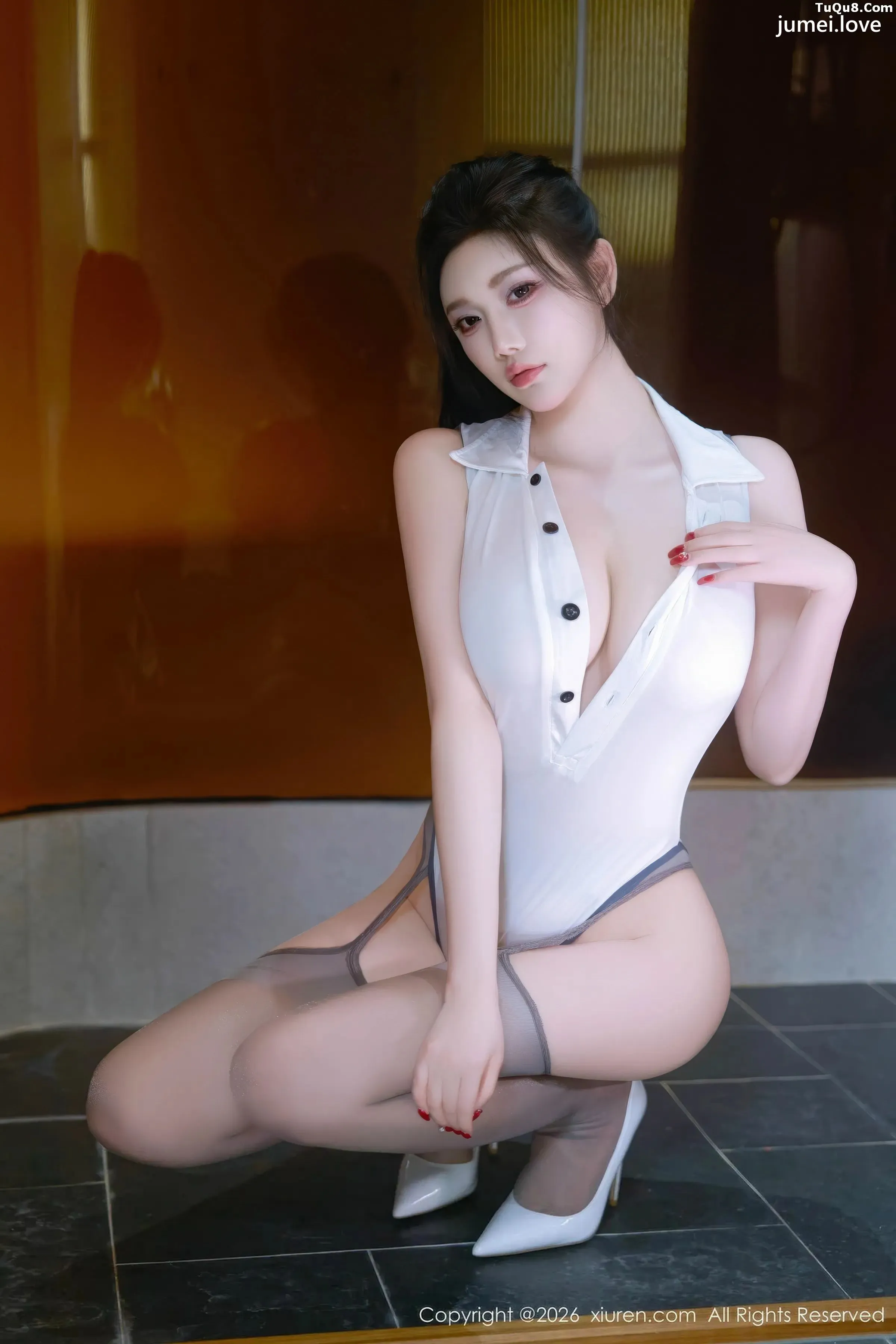 杨晨晨.性感白色情趣服饰配灰丝吊袜秀丰腴身材撩人绝美写真73P 第57张