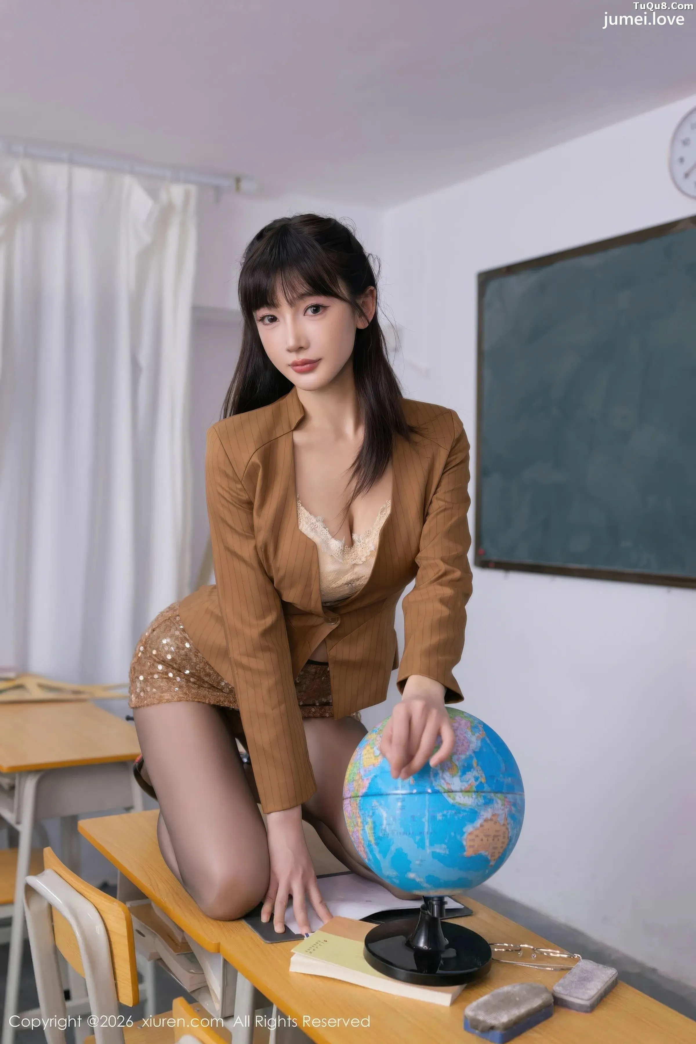 陆萱萱性感深色西服露浅色内衣配超薄黑丝秀柔美身姿绝美写真77P 第19张