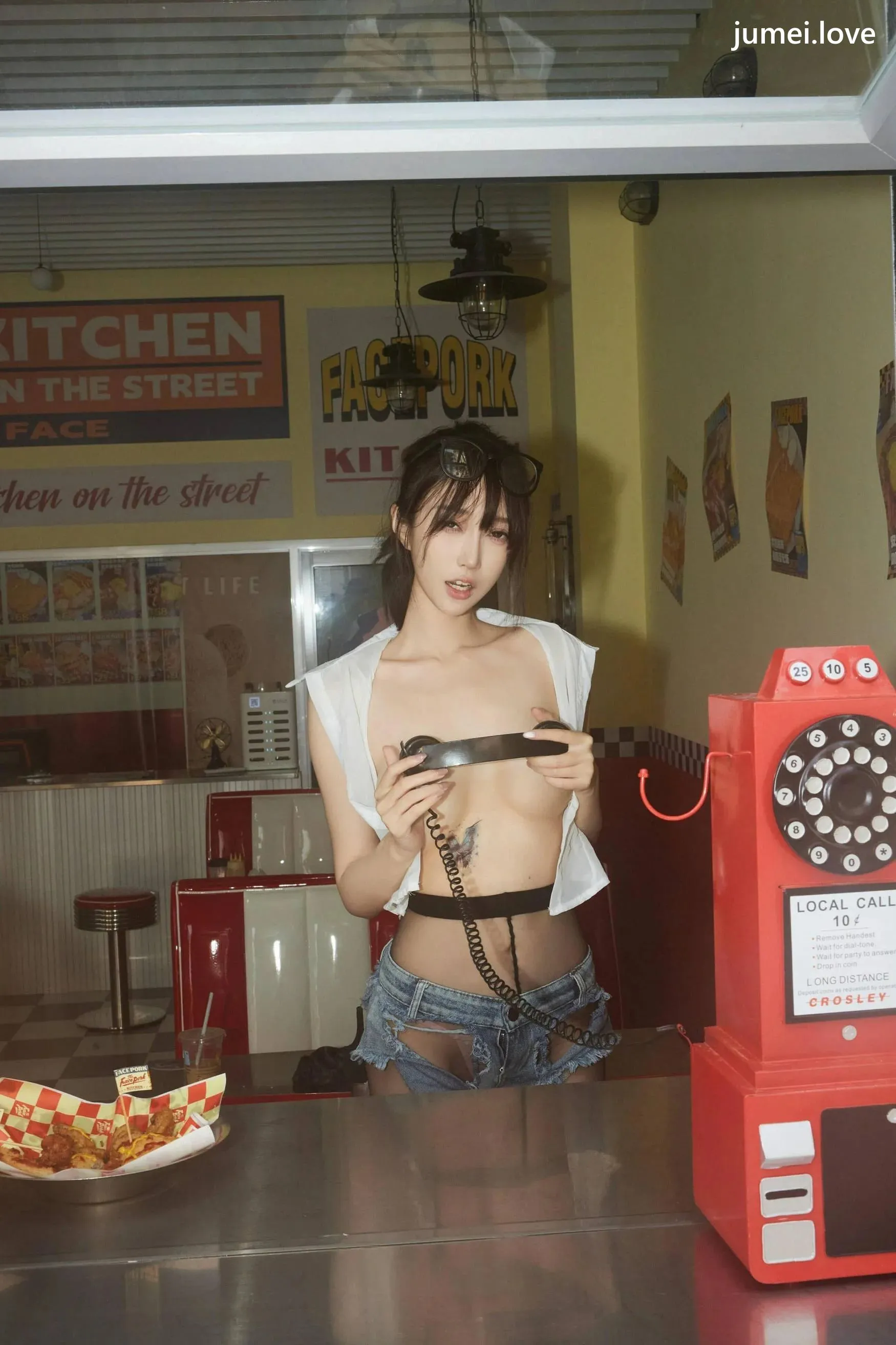 玥儿玥er 诱人私拍福利 美式服务生88P 第56张