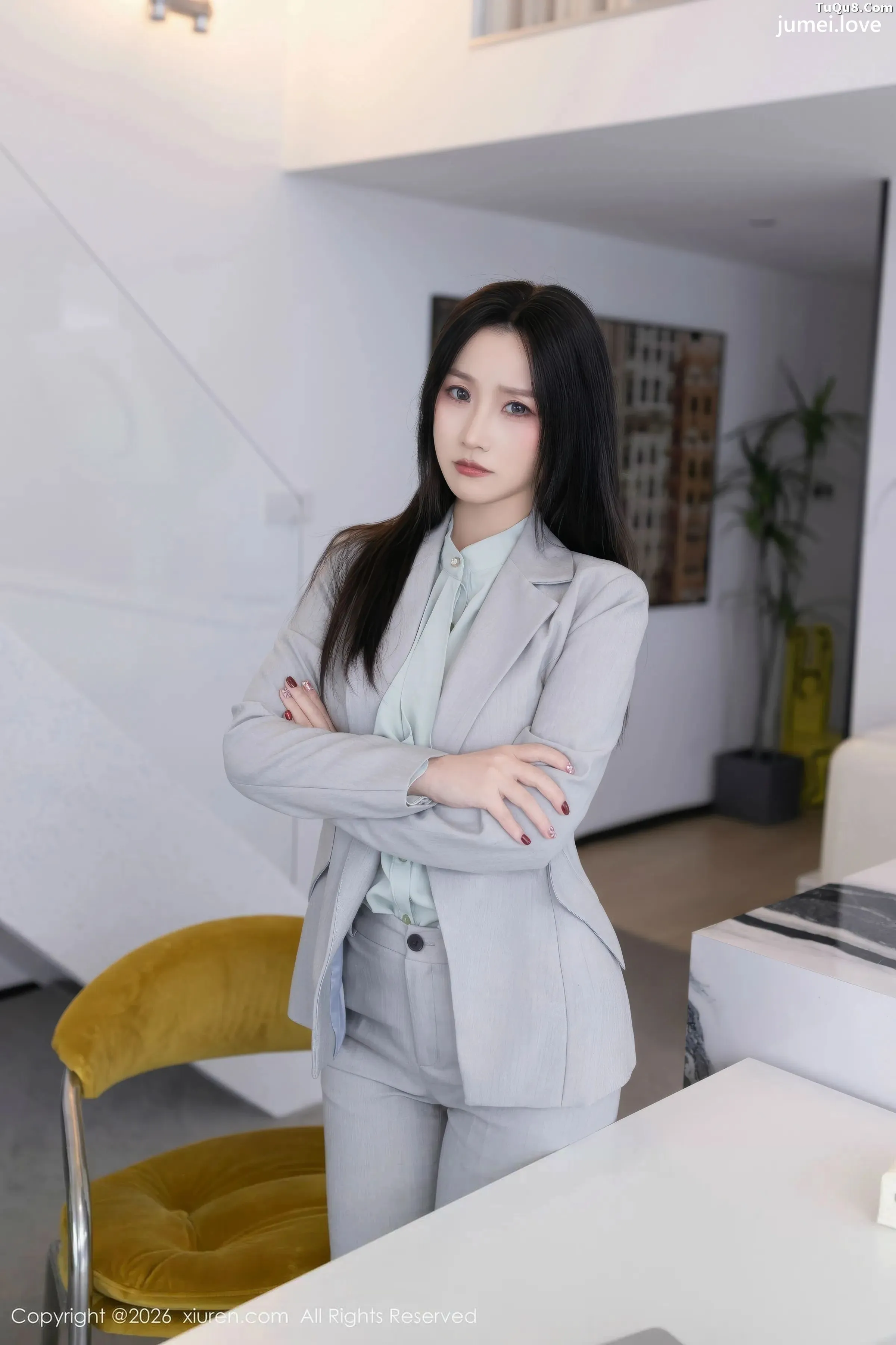 杏子Yada性感灰色OL服饰露白色内衣秀曼妙身姿撩人绝美写真81P 第10张