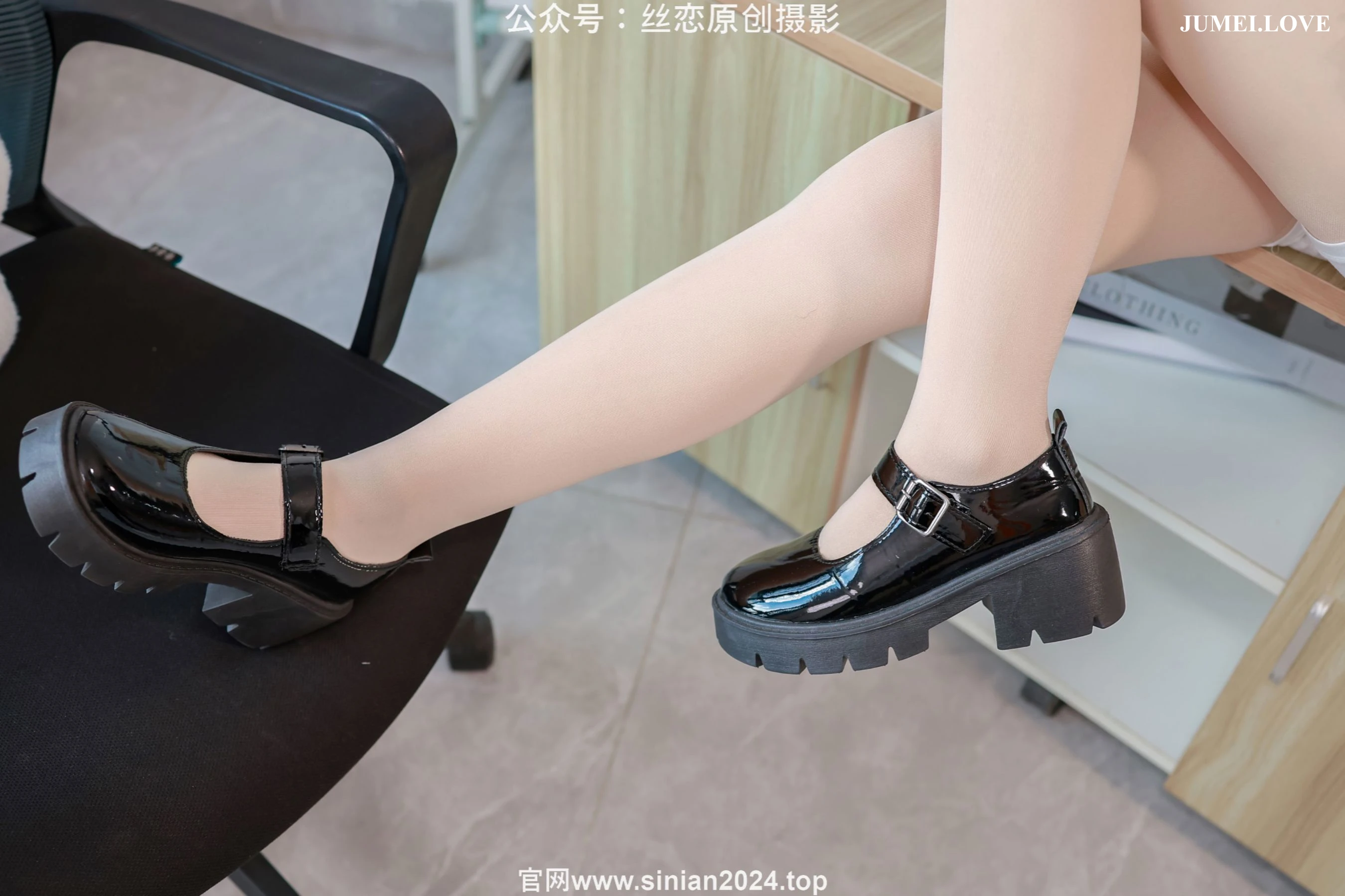 丝恋摄影 No.063 泡芙 - 白色睡裙 厚肉丝袜 黑色玛丽珍 第209张