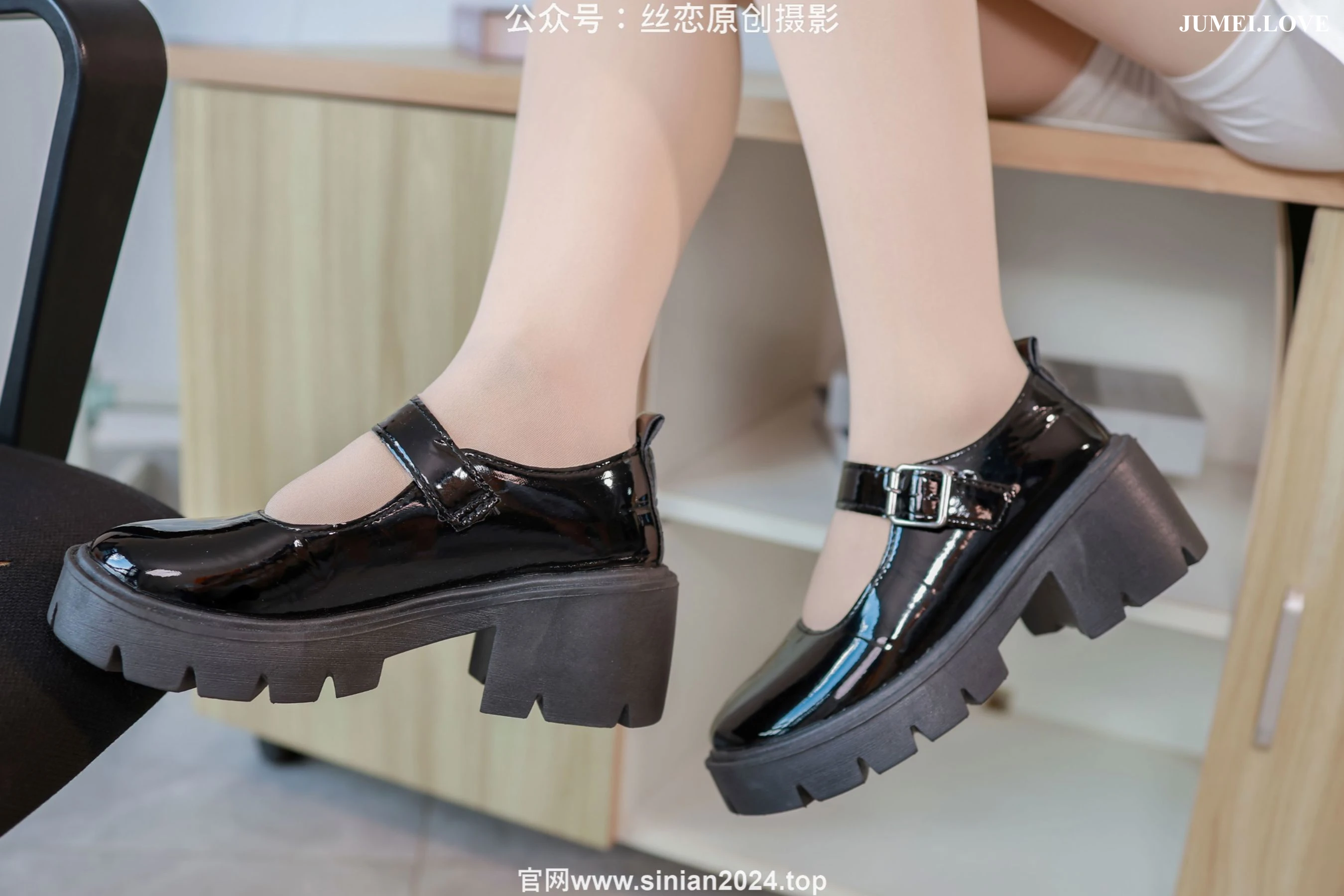 丝恋摄影 No.063 泡芙 - 白色睡裙 厚肉丝袜 黑色玛丽珍 第213张