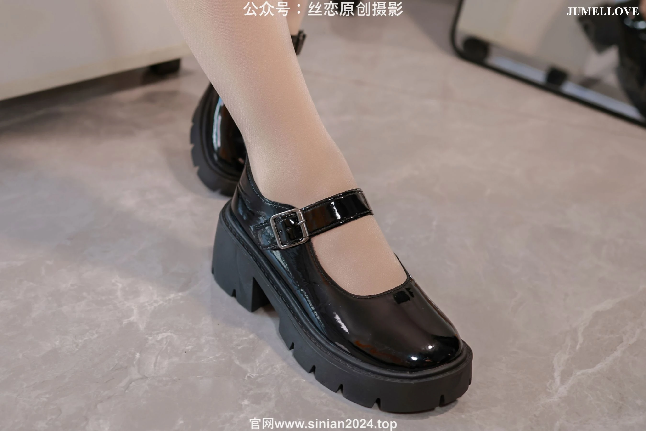 丝恋摄影 No.063 泡芙 - 白色睡裙 厚肉丝袜 黑色玛丽珍 第251张