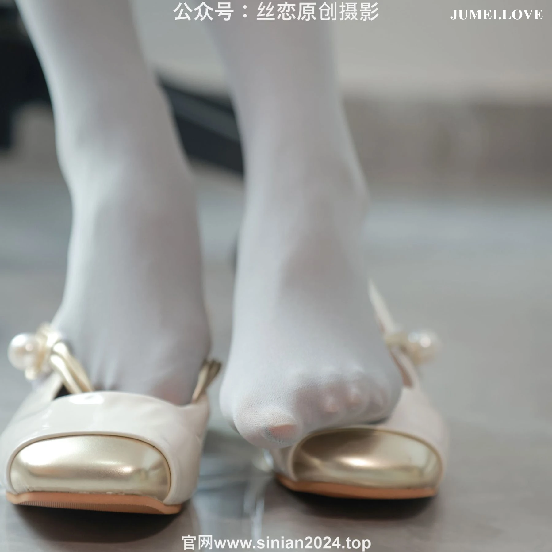 丝恋摄影 No.065 小梦 - 牛仔短裤 厚灰丝袜 白色小皮鞋 第127张