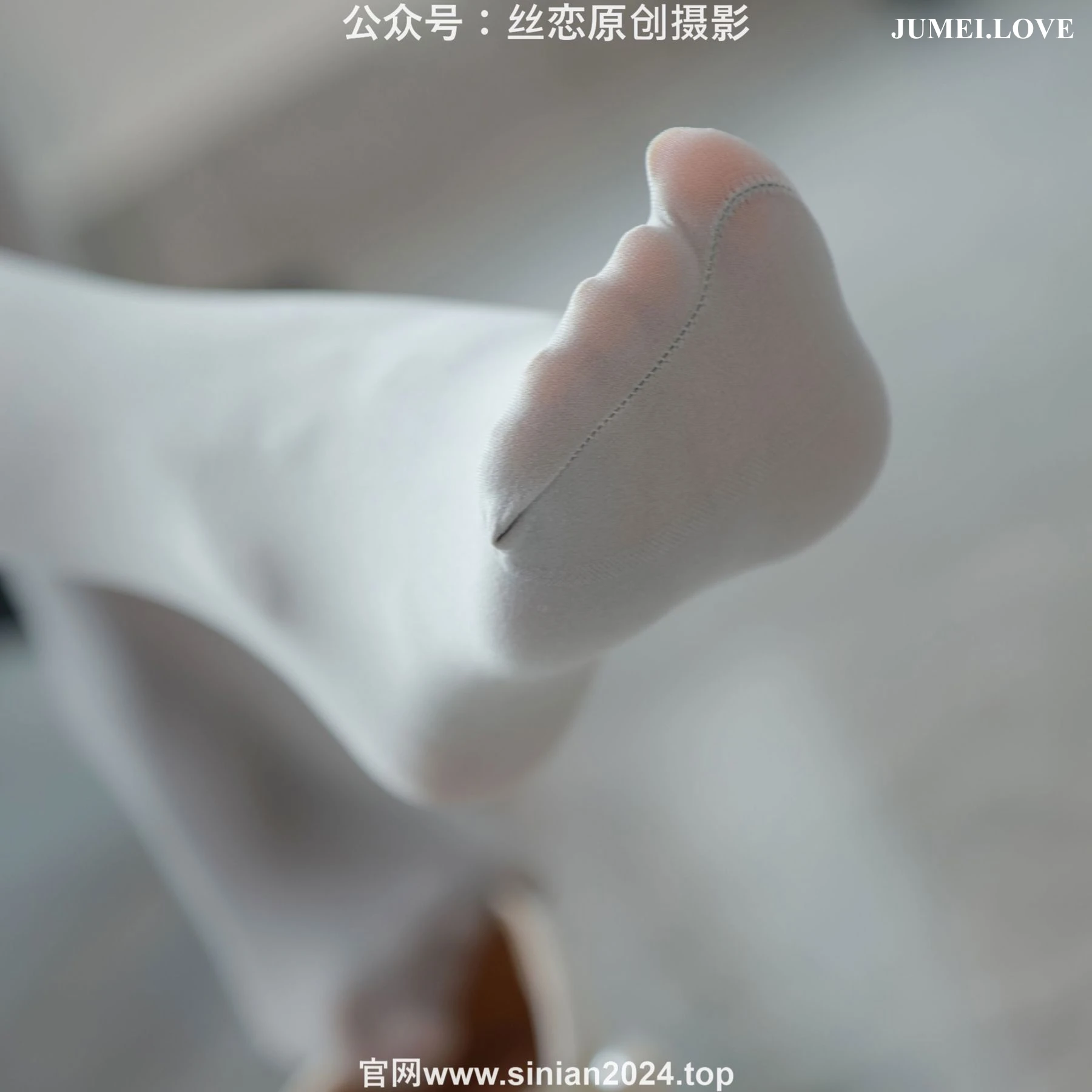 丝恋摄影 No.065 小梦 - 牛仔短裤 厚灰丝袜 白色小皮鞋 第134张