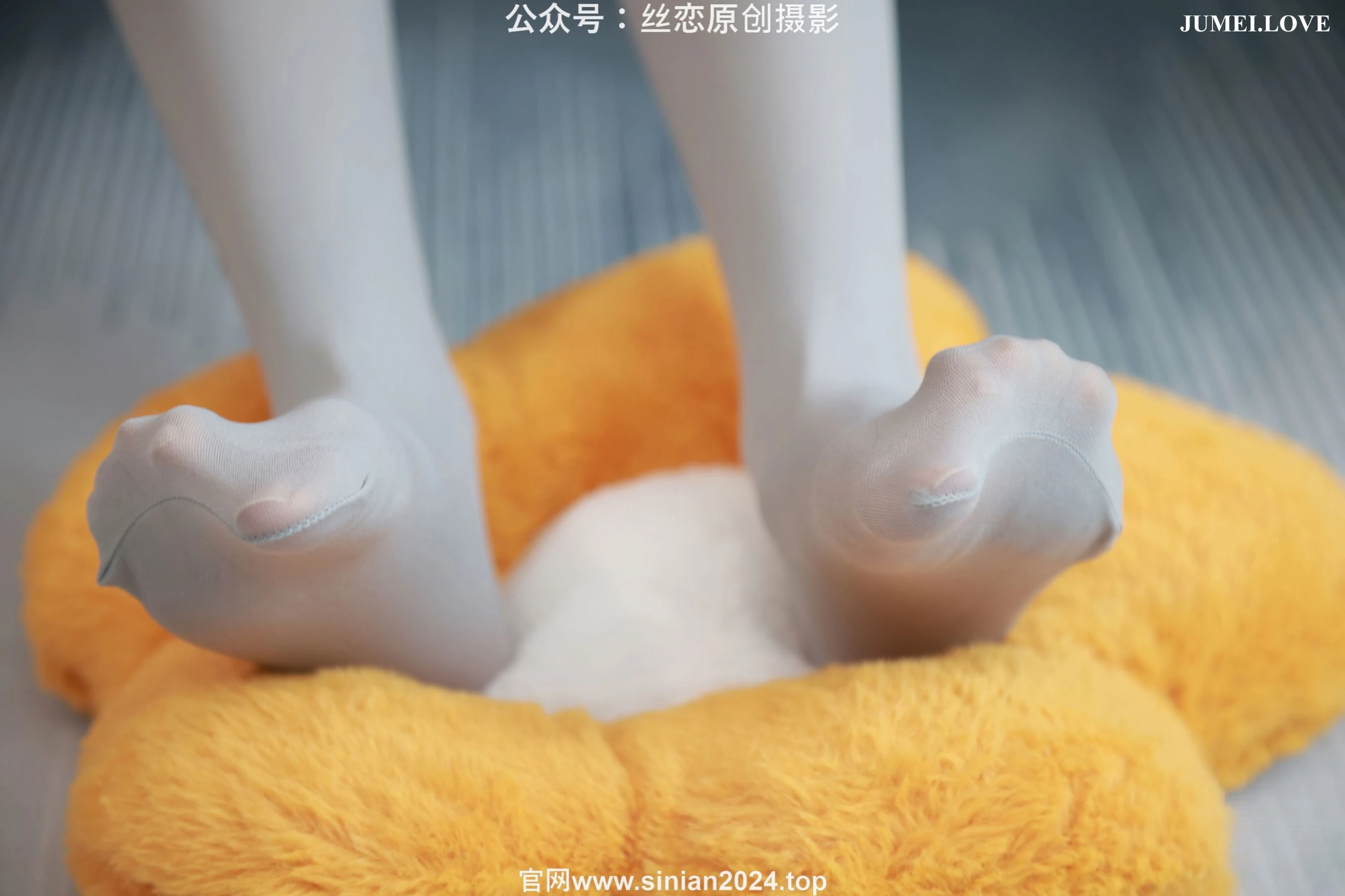 丝恋摄影 No.065 小梦 - 牛仔短裤 厚灰丝袜 白色小皮鞋 第89张