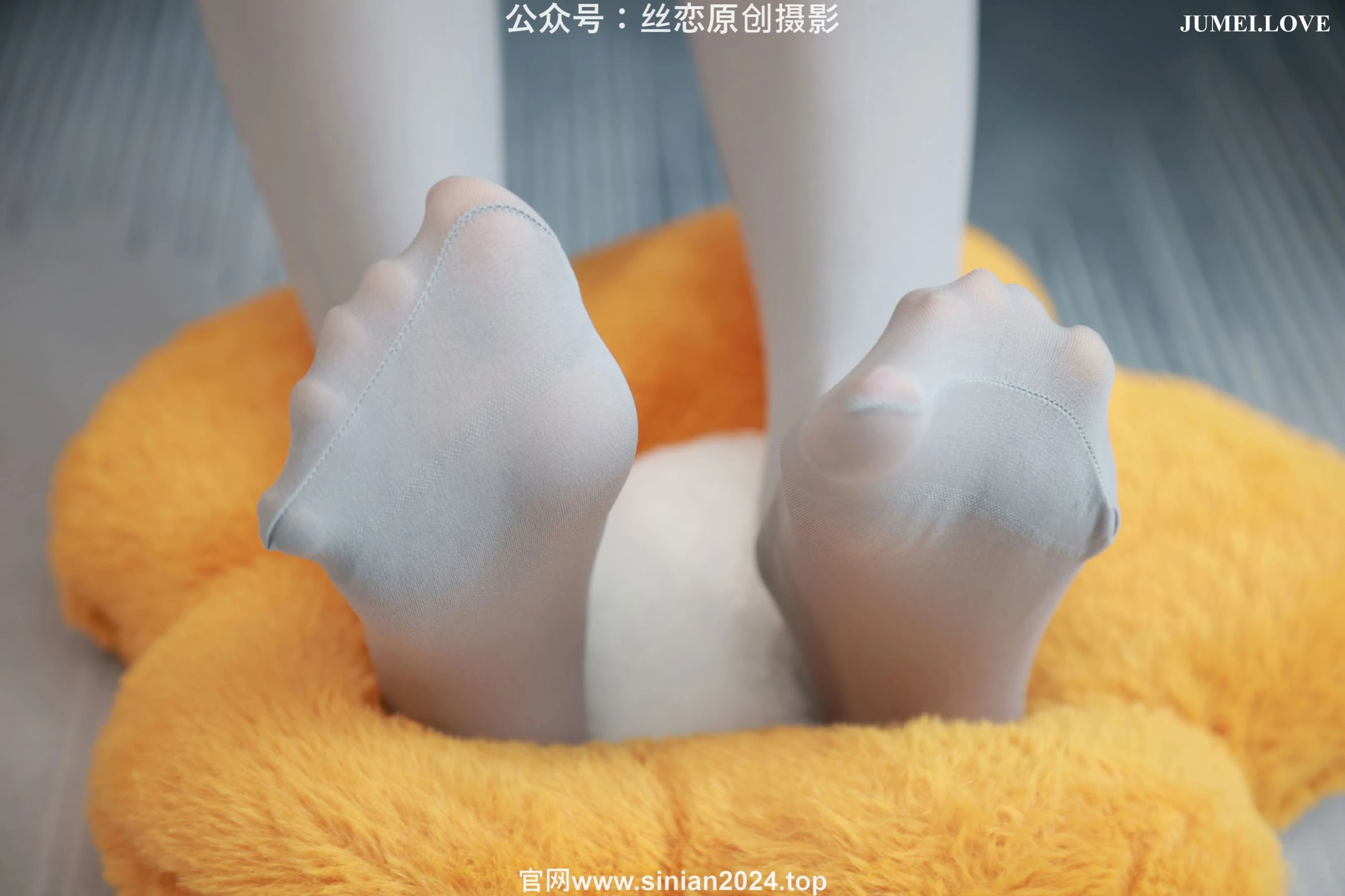 丝恋摄影 No.065 小梦 - 牛仔短裤 厚灰丝袜 白色小皮鞋 第90张