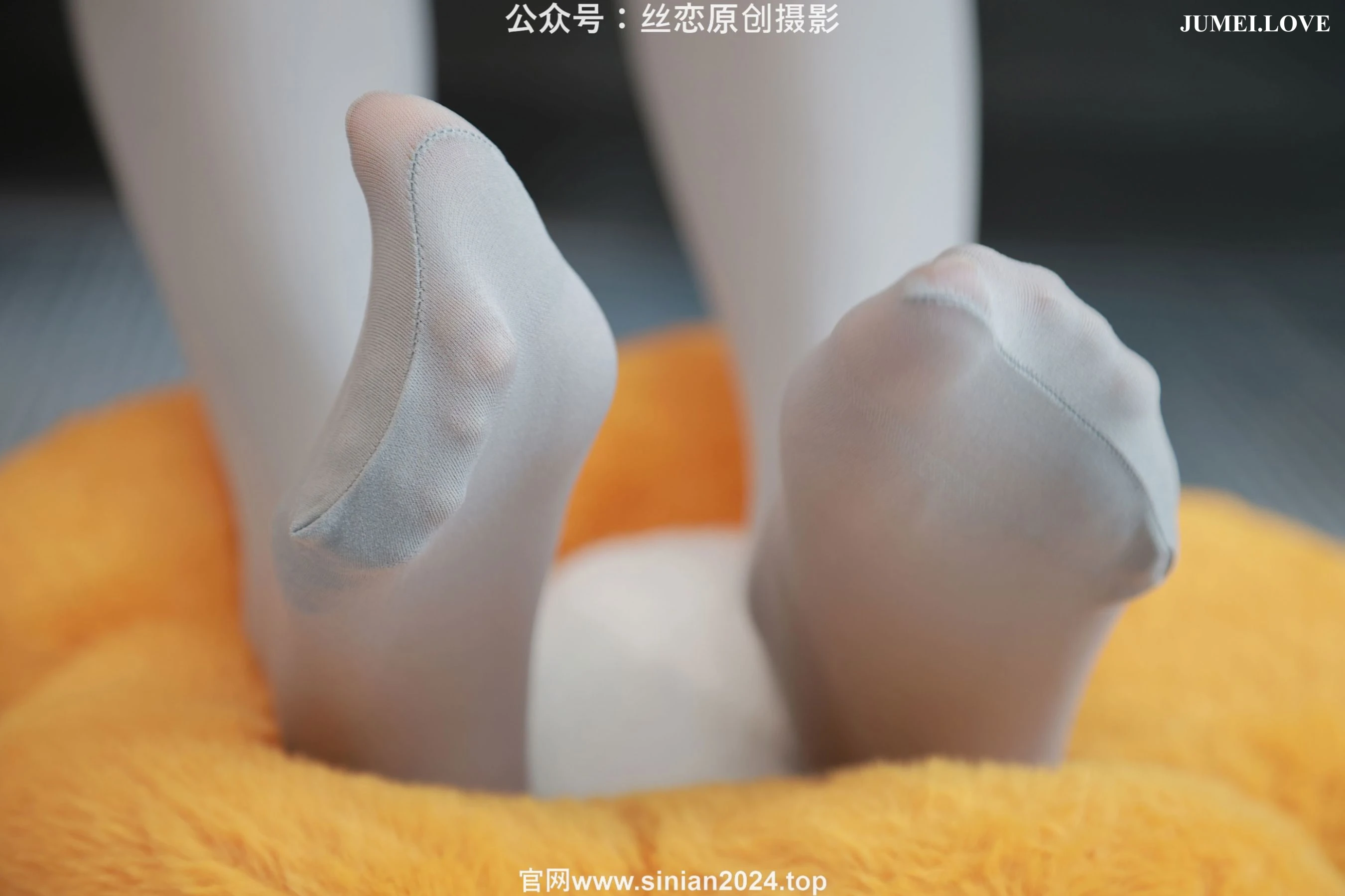 丝恋摄影 No.065 小梦 - 牛仔短裤 厚灰丝袜 白色小皮鞋 第92张