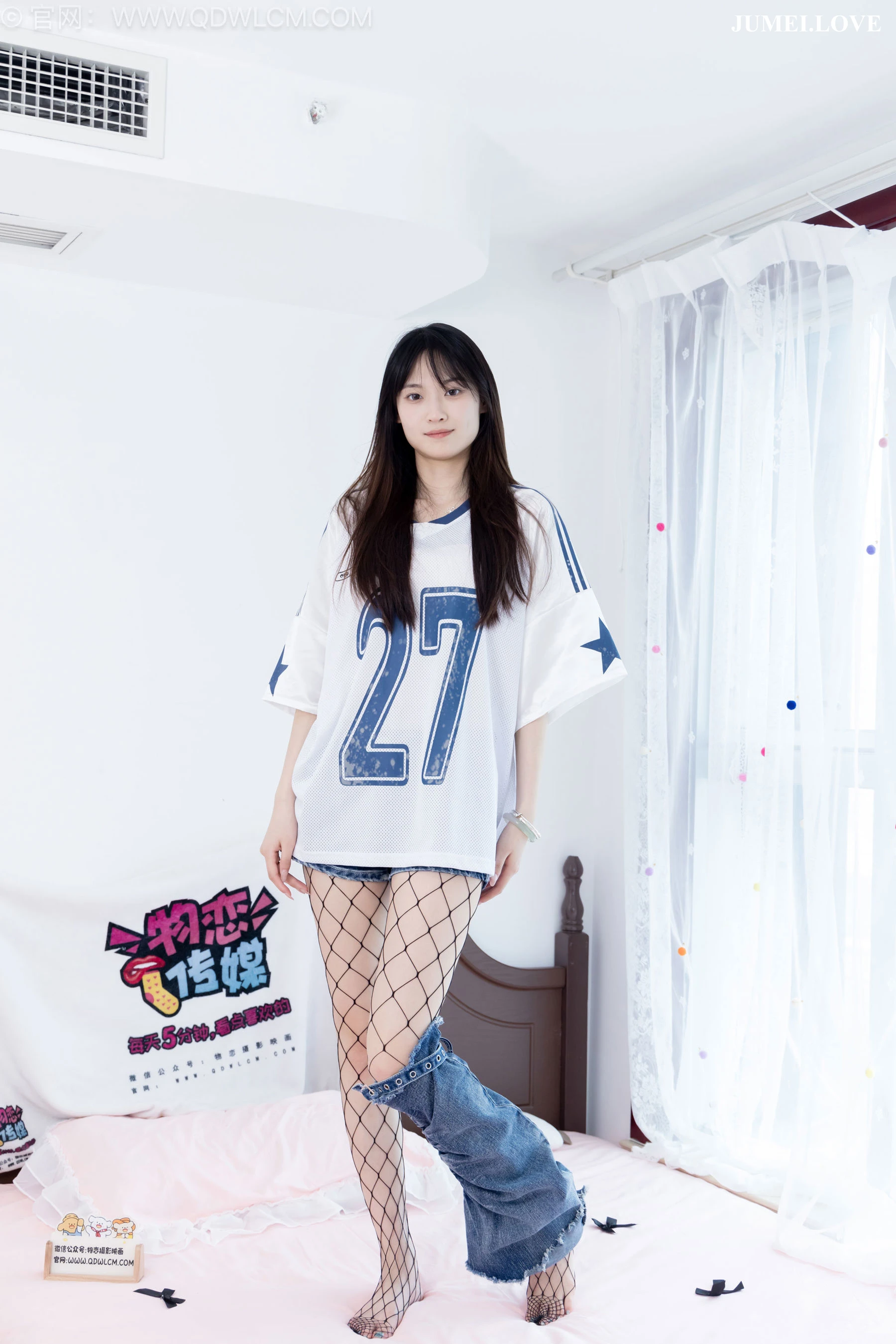 物恋传媒 No.2694 山奈 - 板鞋、黑色网袜、分体牛仔裤 第10张