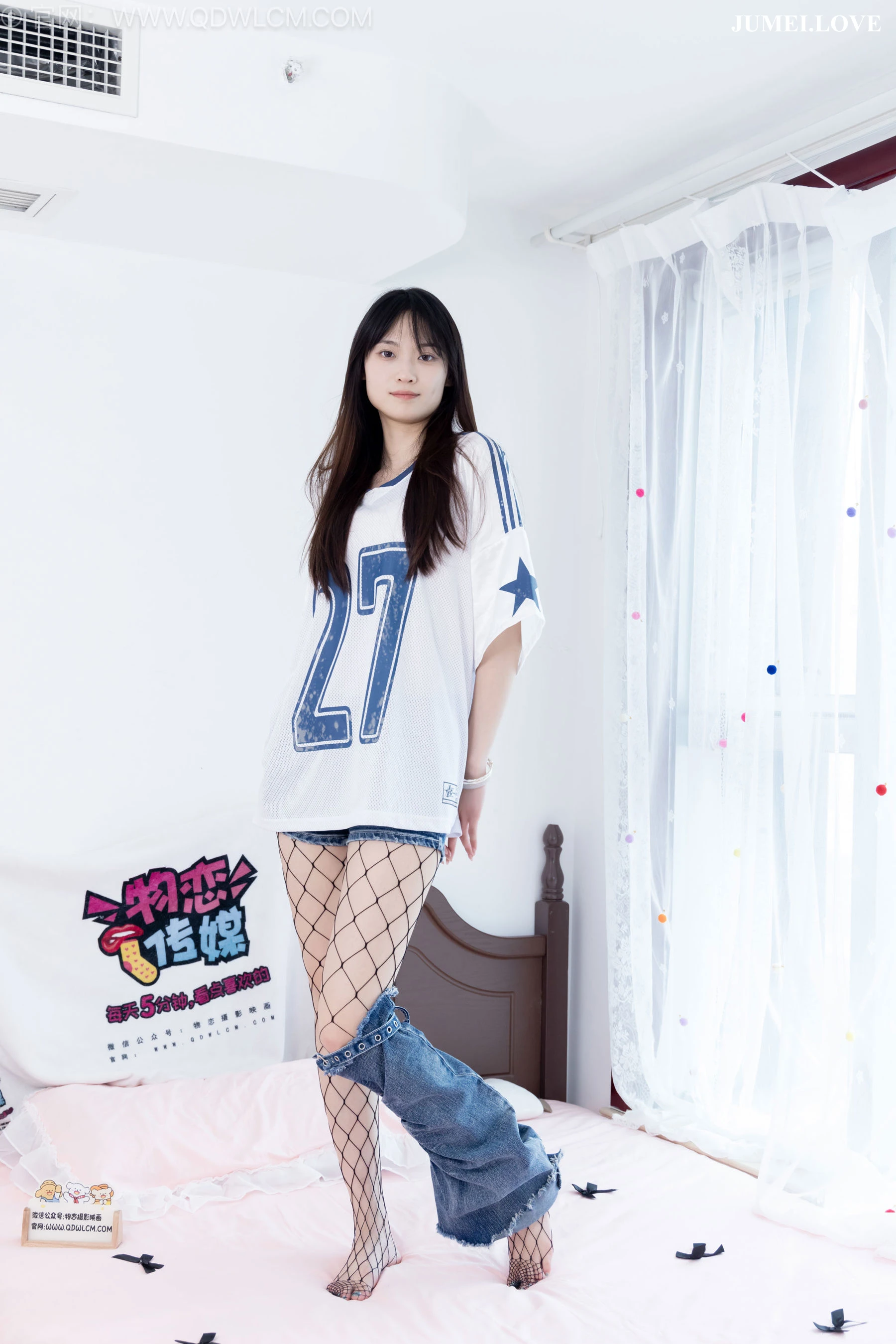 物恋传媒 No.2694 山奈 - 板鞋、黑色网袜、分体牛仔裤 第11张