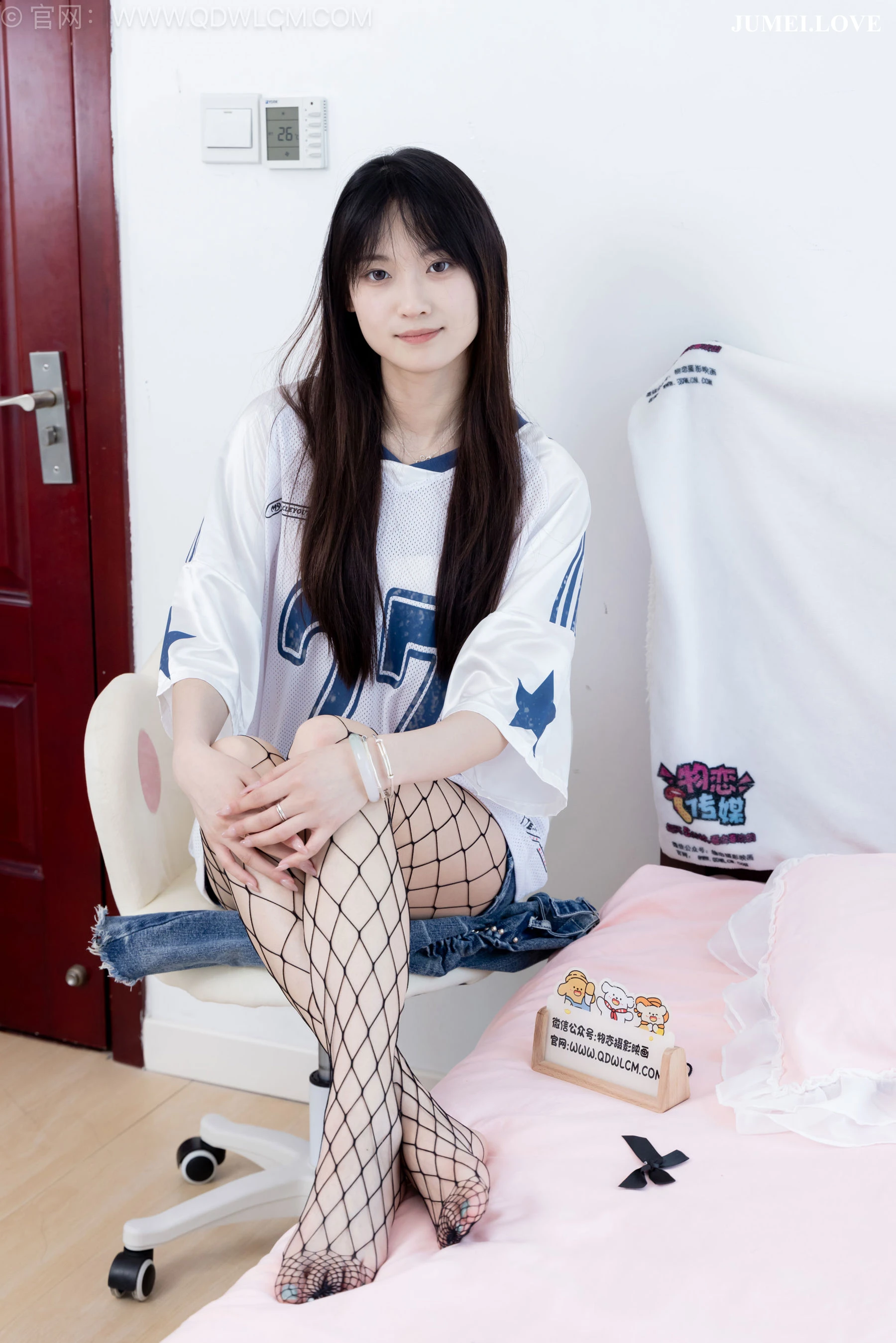 物恋传媒 No.2694 山奈 - 板鞋、黑色网袜、分体牛仔裤 第117张