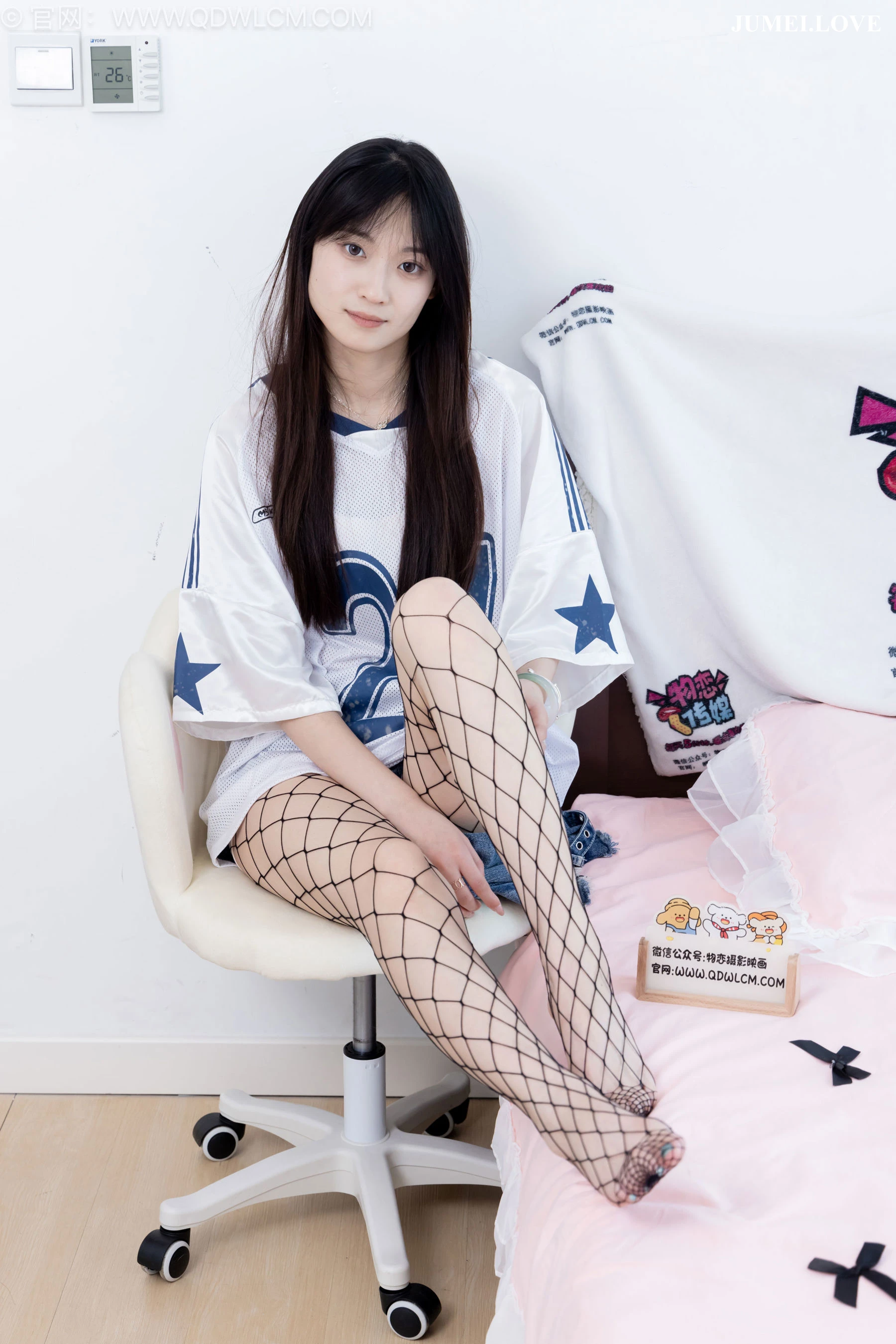 物恋传媒 No.2694 山奈 - 板鞋、黑色网袜、分体牛仔裤 第124张