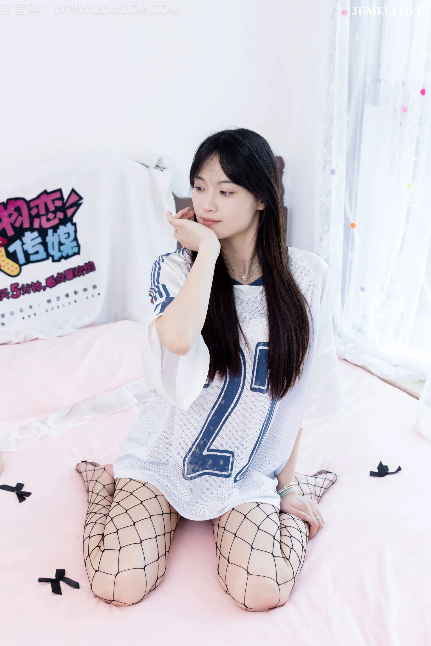 物恋传媒 No.2694 山奈 - 板鞋、黑色网袜、分体牛仔裤 第137张