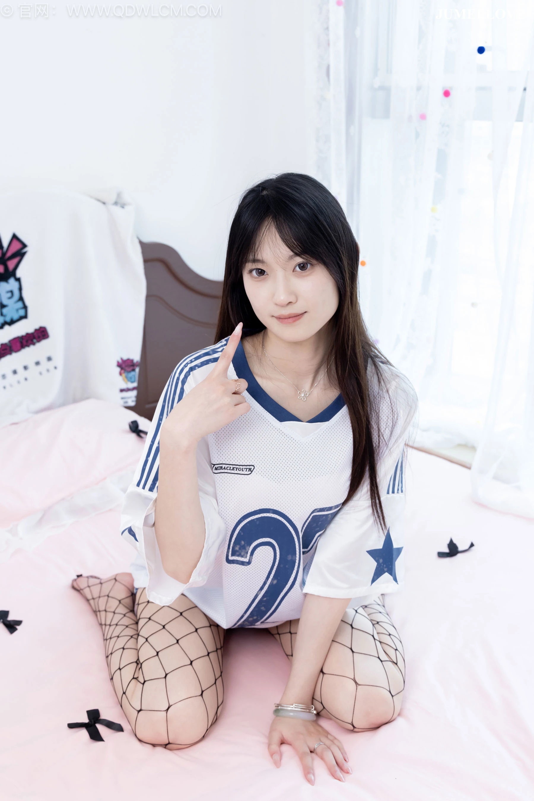 物恋传媒 No.2694 山奈 - 板鞋、黑色网袜、分体牛仔裤 第139张
