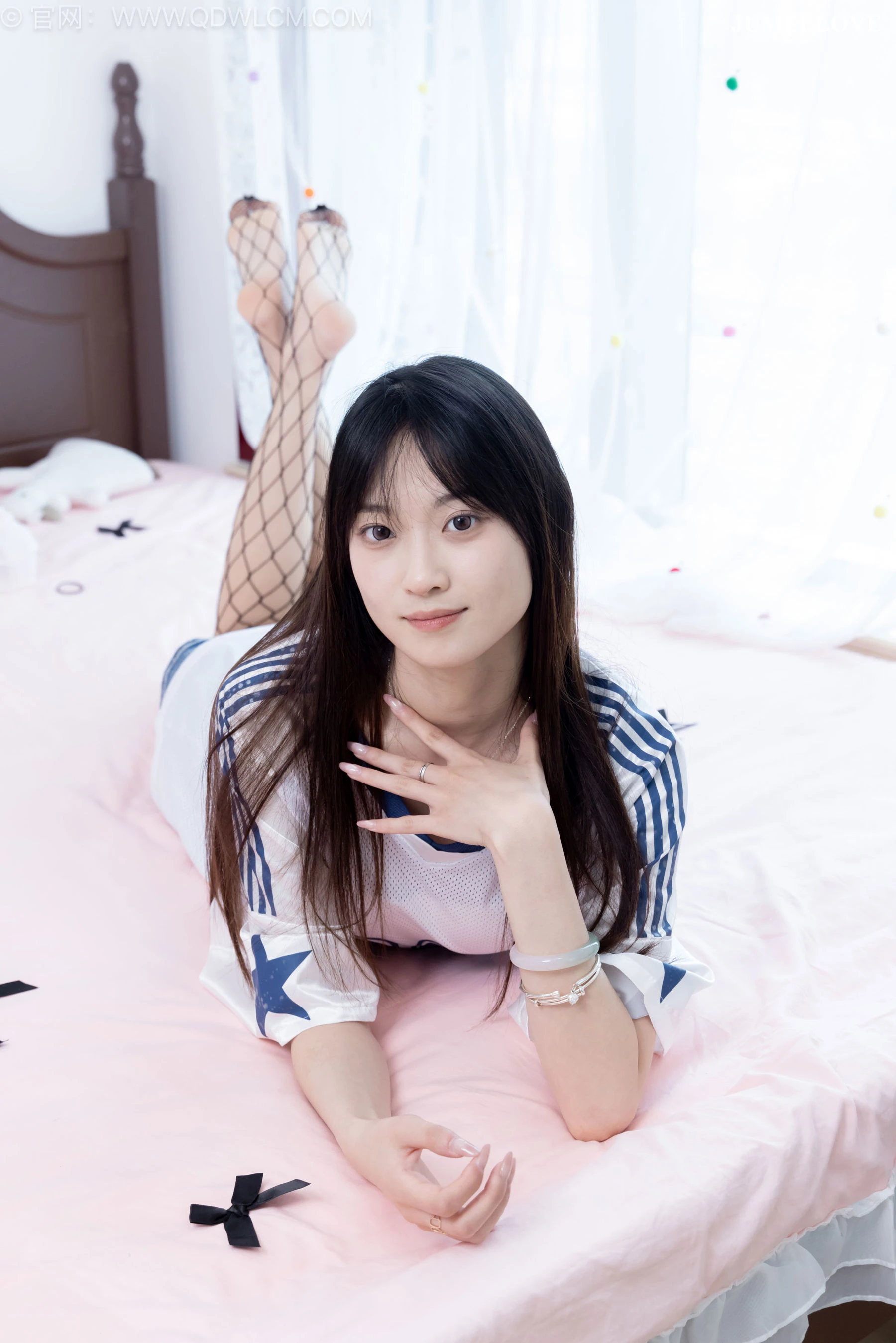 物恋传媒 No.2694 山奈 - 板鞋、黑色网袜、分体牛仔裤 第151张
