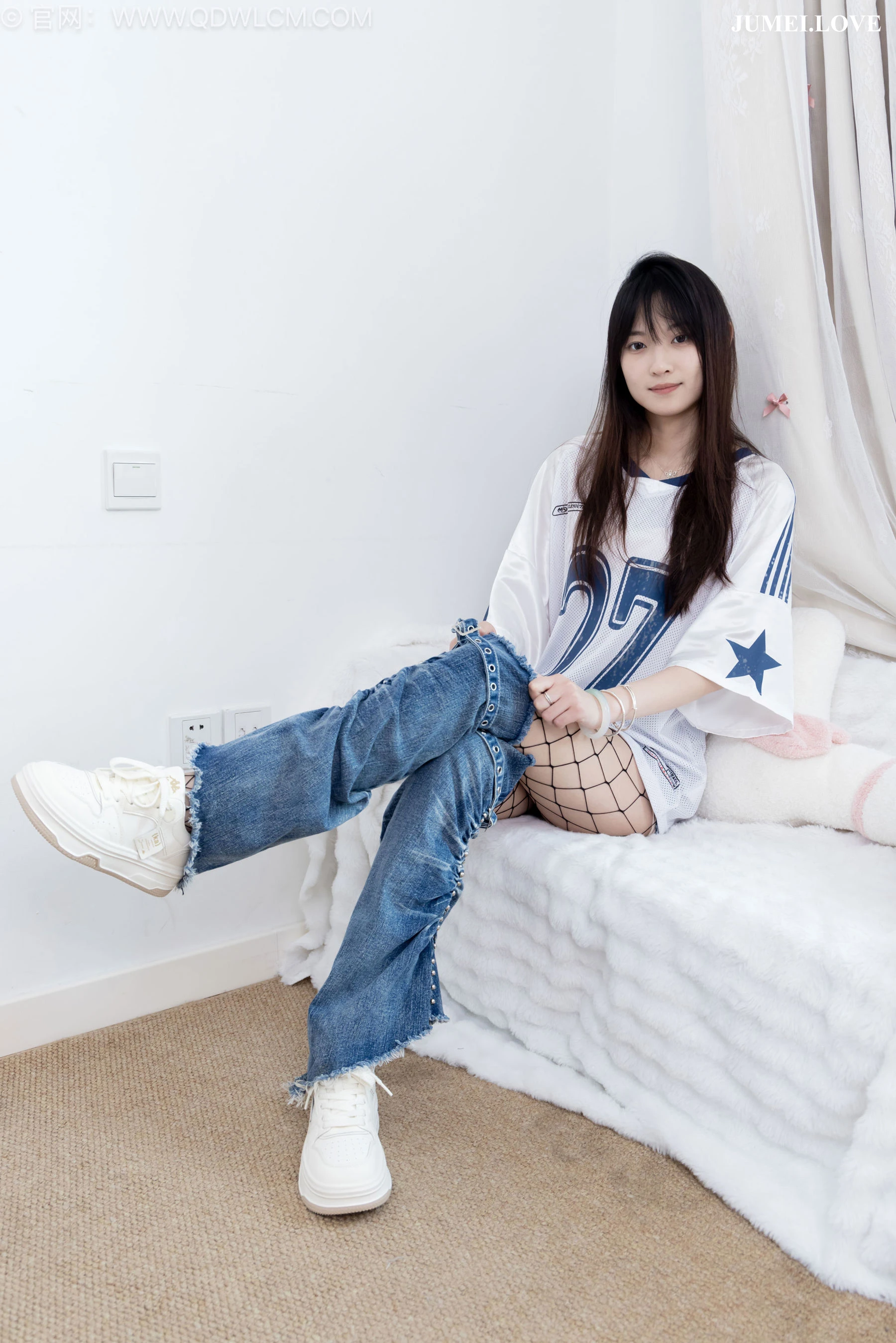 物恋传媒 No.2694 山奈 - 板鞋、黑色网袜、分体牛仔裤 第24张