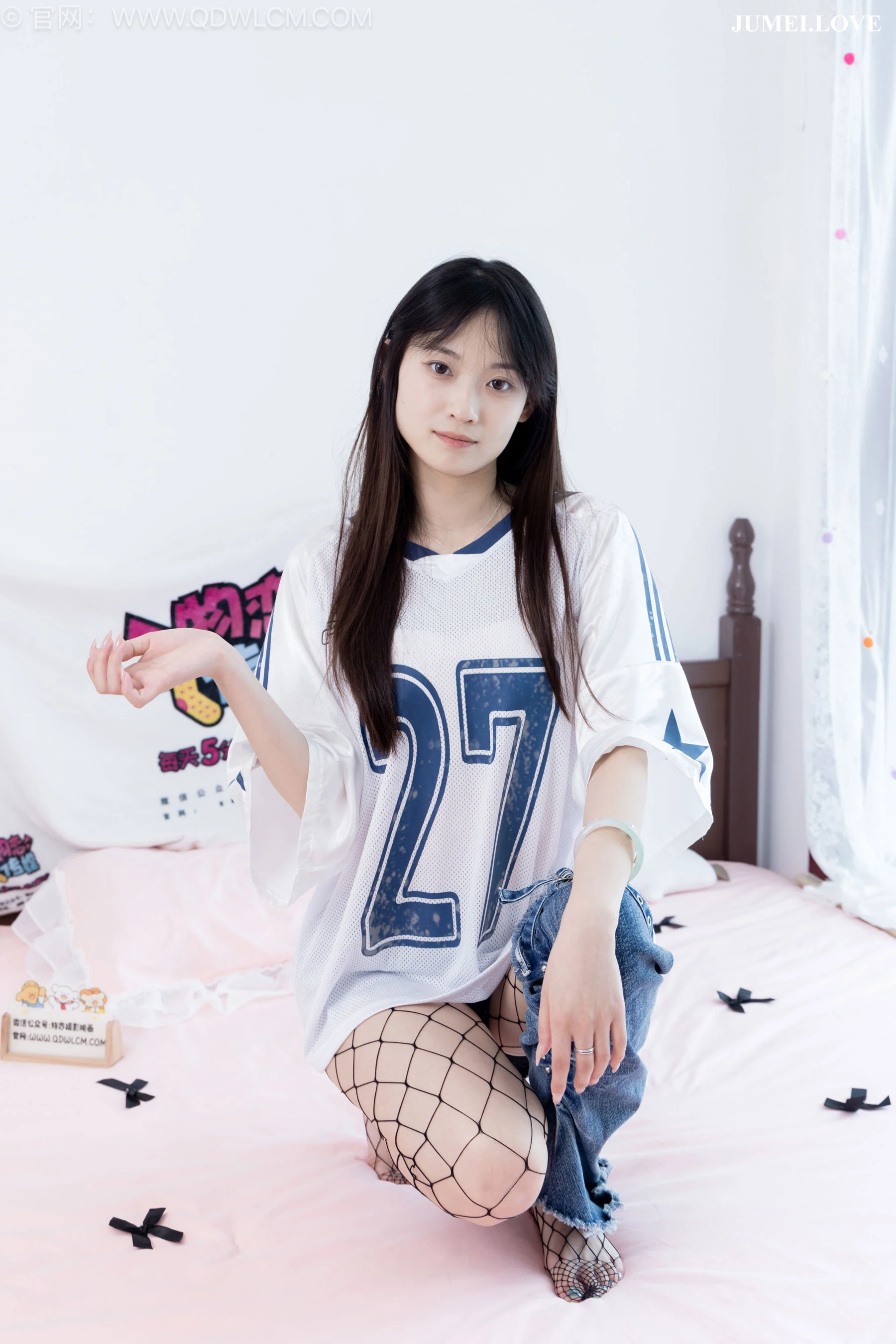 物恋传媒 No.2694 山奈 - 板鞋、黑色网袜、分体牛仔裤 第29张