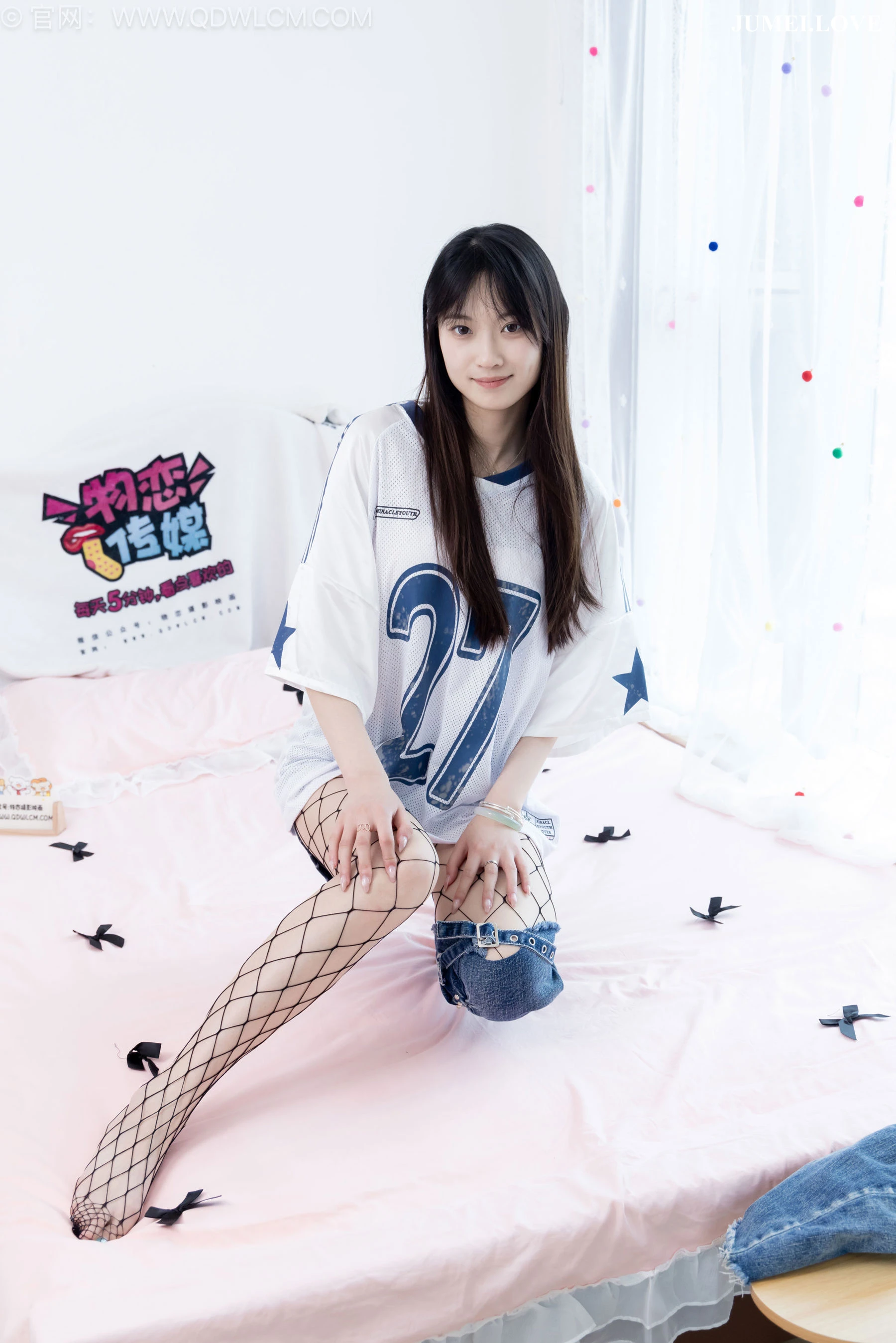物恋传媒 No.2694 山奈 - 板鞋、黑色网袜、分体牛仔裤 第31张