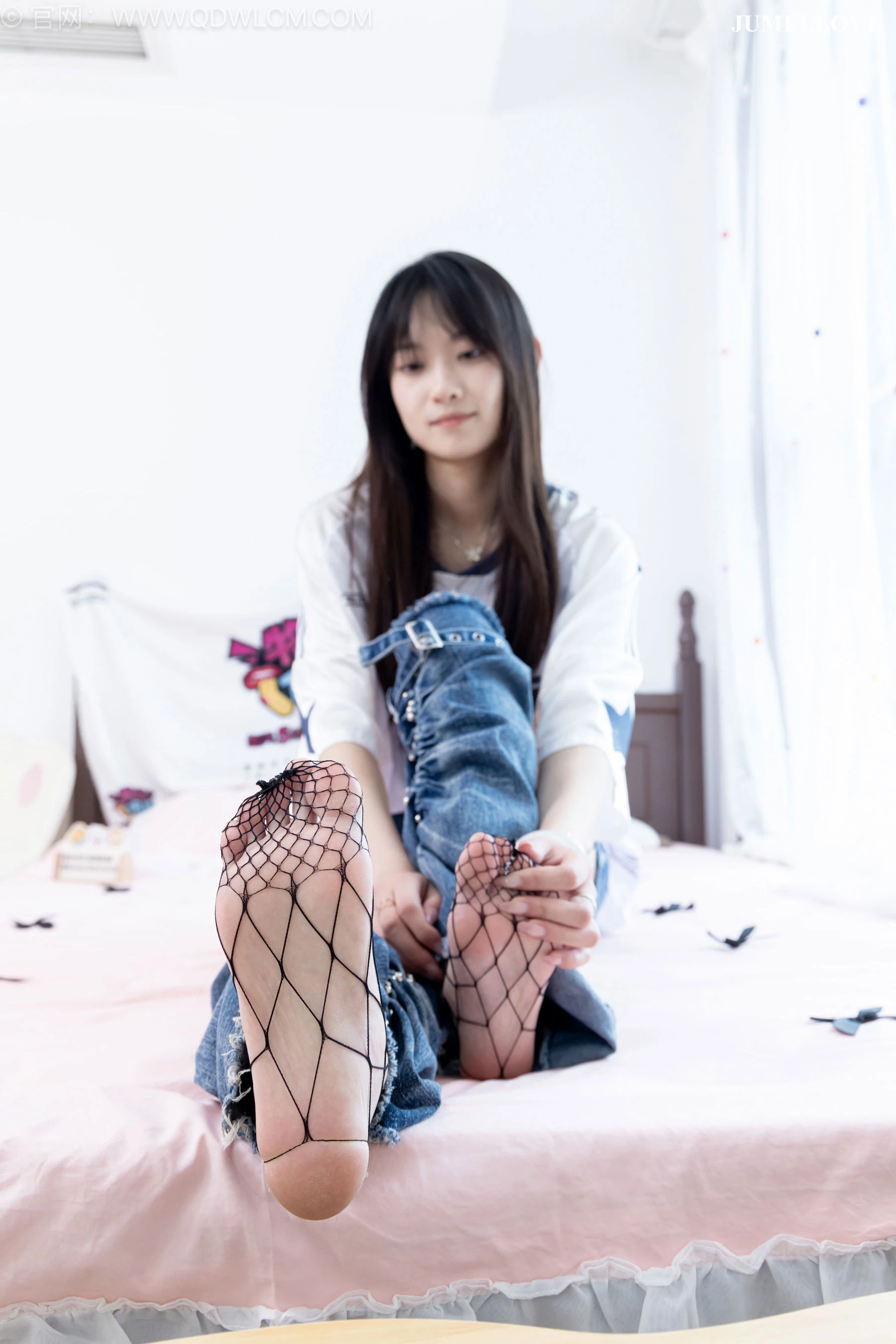 物恋传媒 No.2694 山奈 - 板鞋、黑色网袜、分体牛仔裤 第40张
