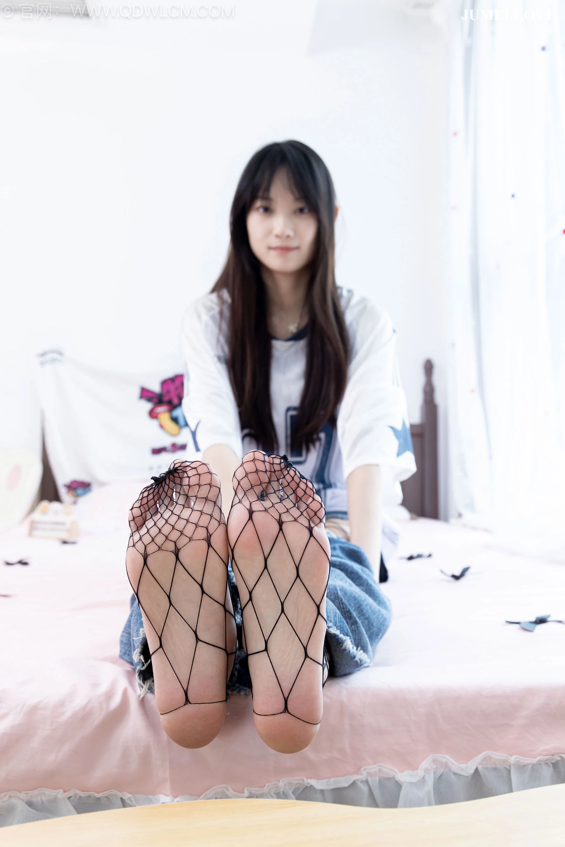 物恋传媒 No.2694 山奈 - 板鞋、黑色网袜、分体牛仔裤 第41张