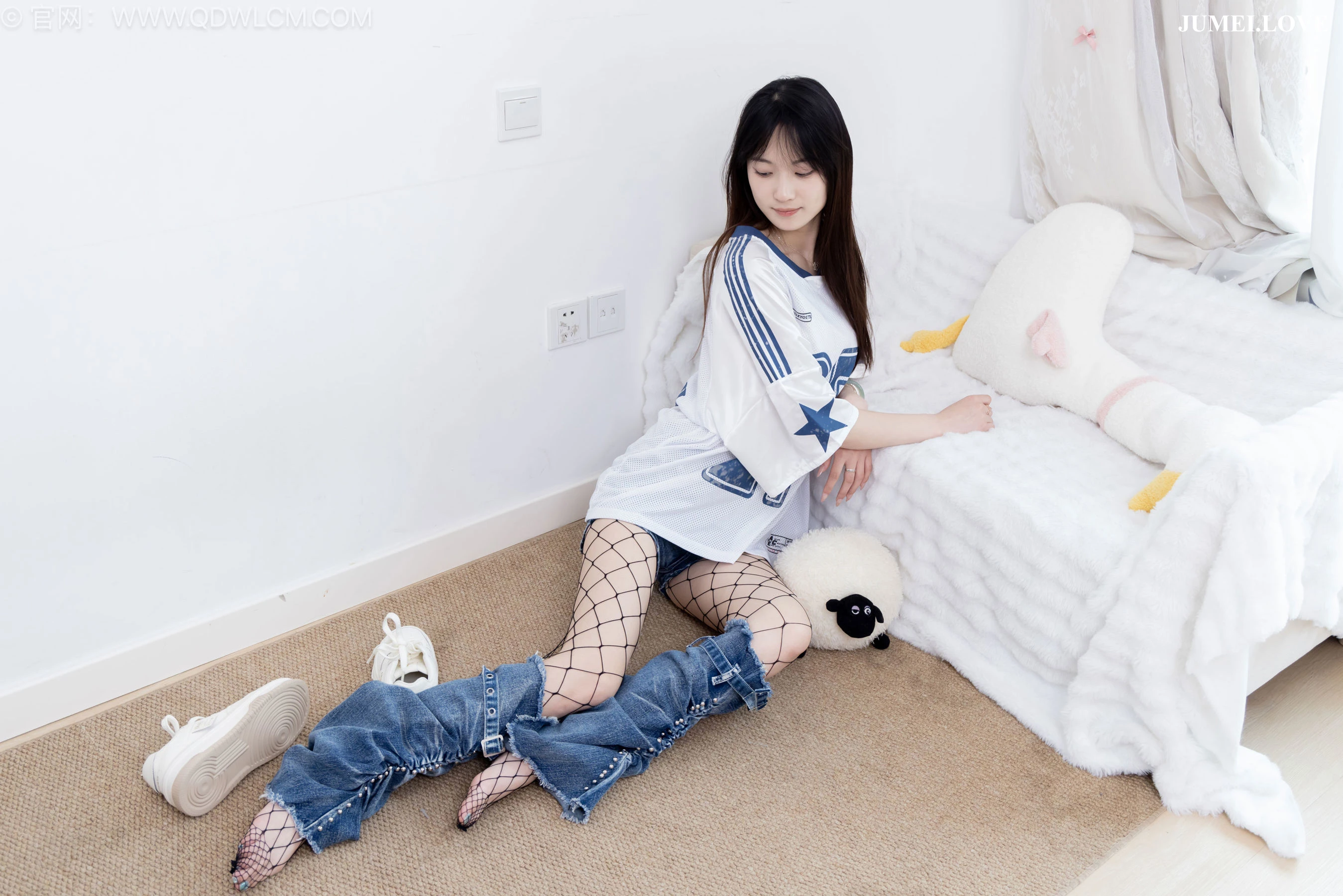物恋传媒 No.2694 山奈 - 板鞋、黑色网袜、分体牛仔裤 第52张