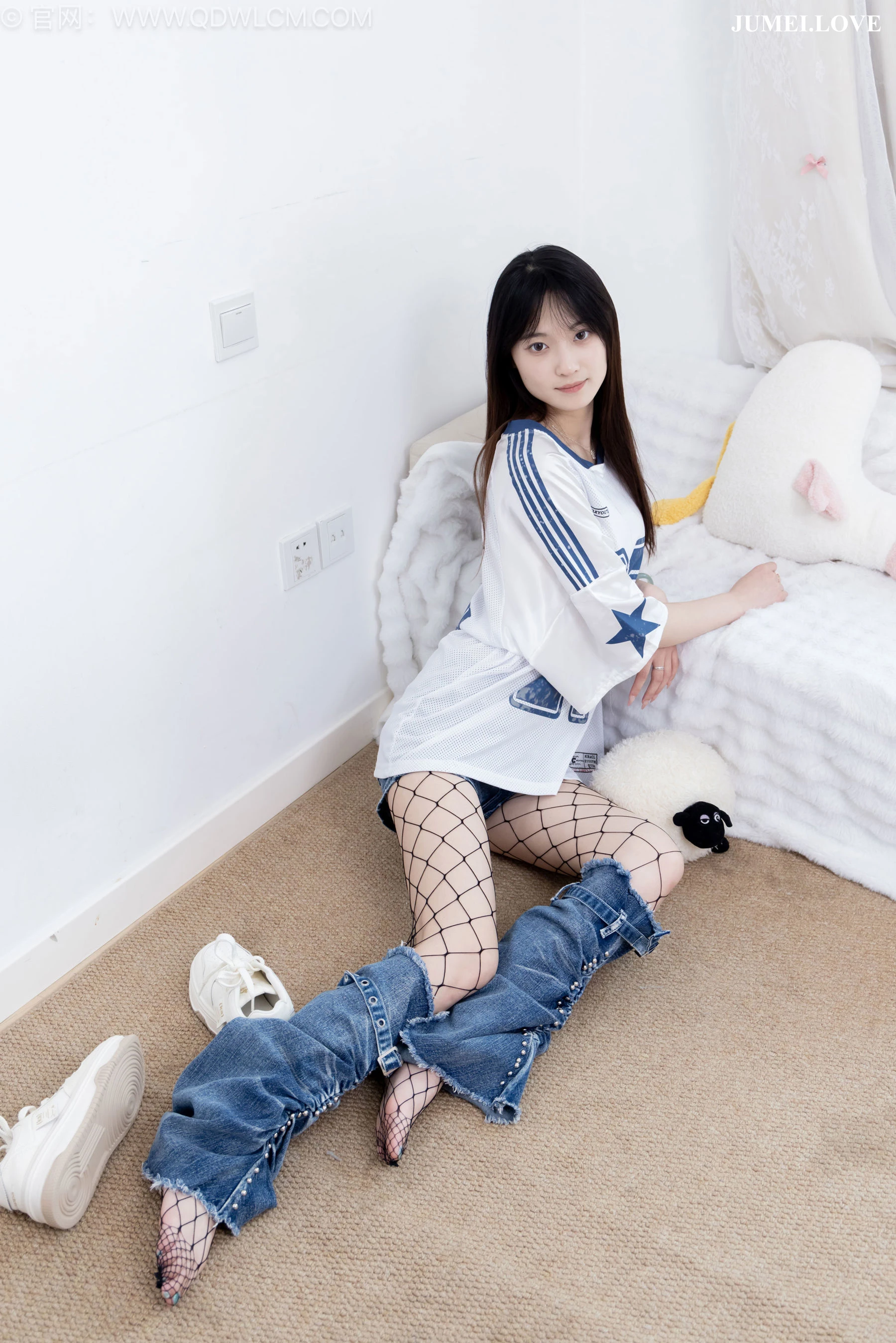 物恋传媒 No.2694 山奈 - 板鞋、黑色网袜、分体牛仔裤 第53张