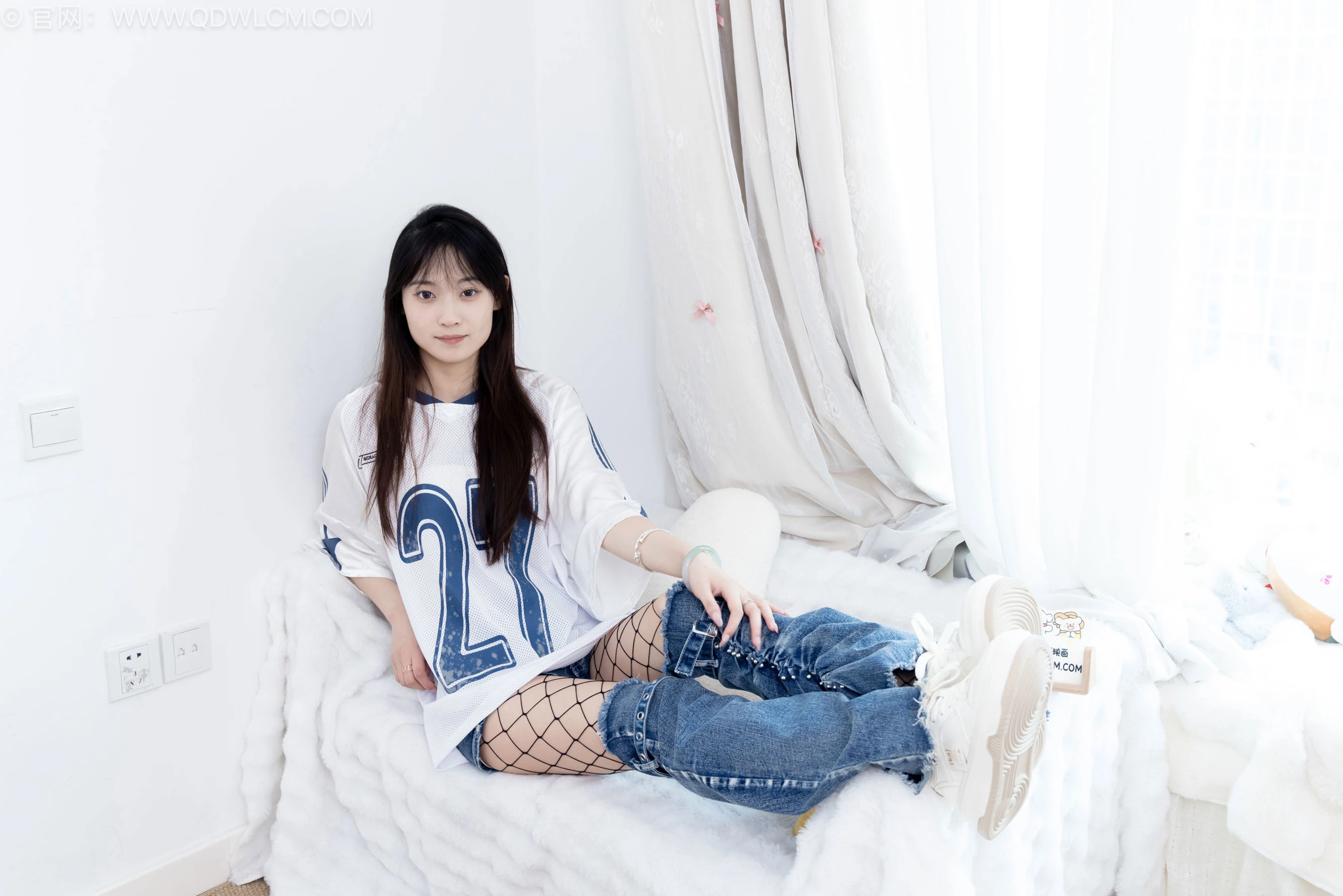 物恋传媒 No.2694 山奈 - 板鞋、黑色网袜、分体牛仔裤 第71张