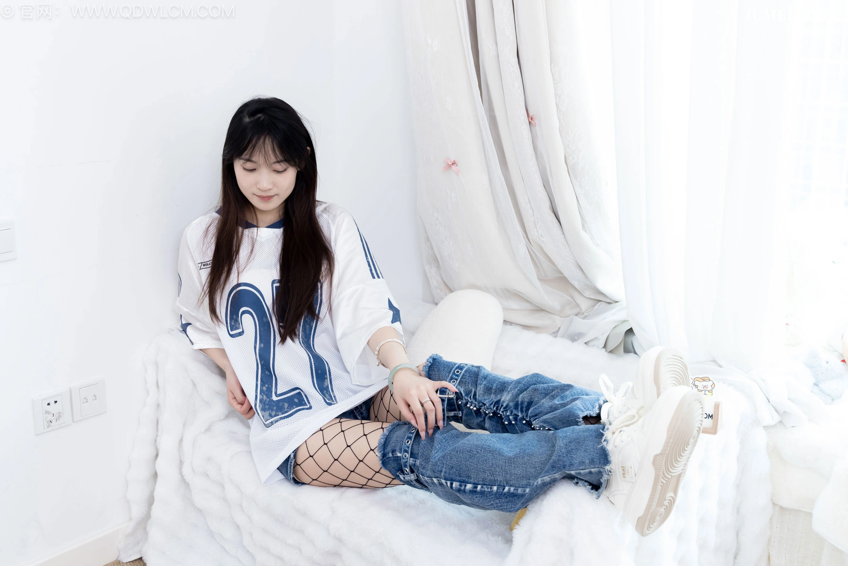 物恋传媒 No.2694 山奈 - 板鞋、黑色网袜、分体牛仔裤 第72张