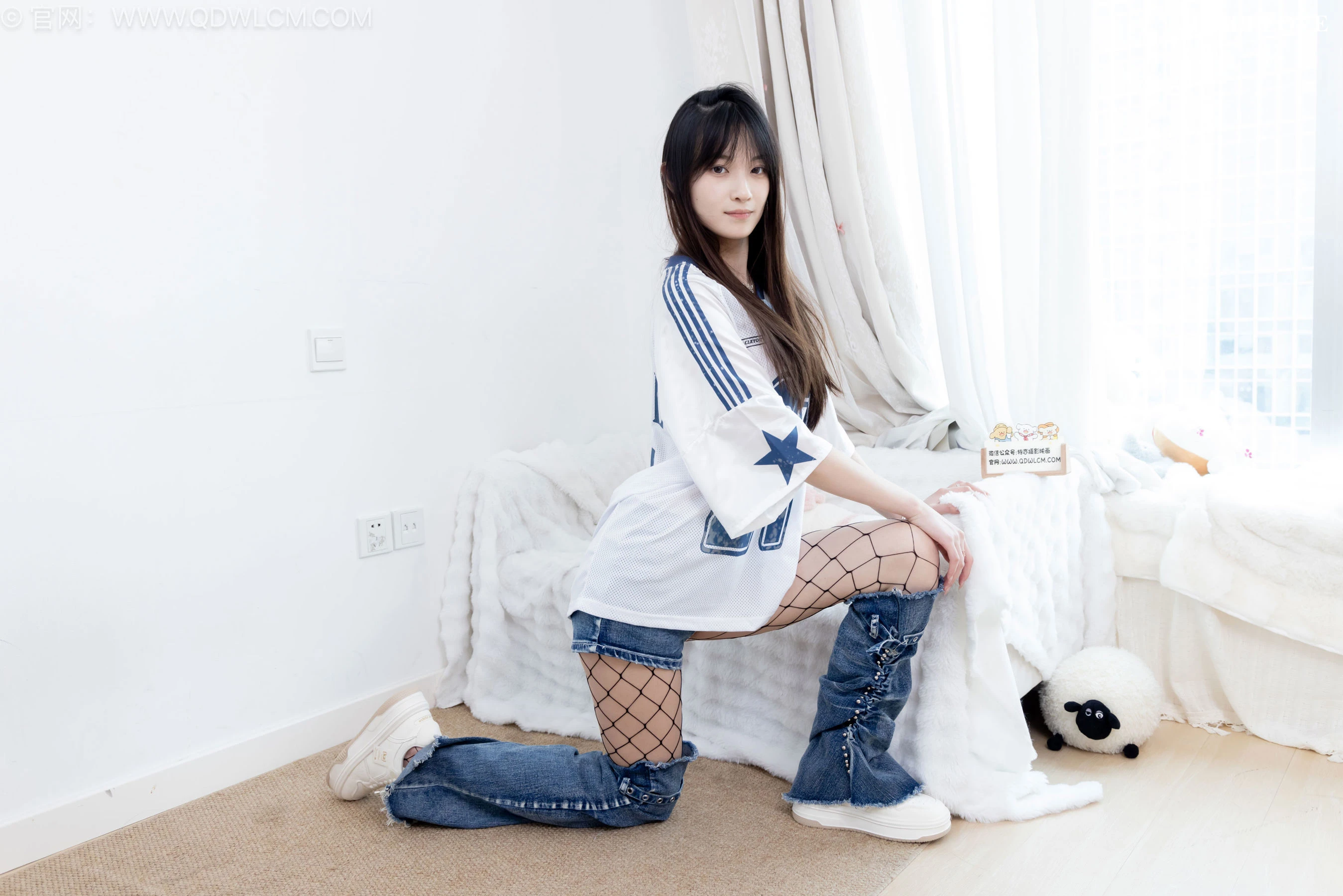 物恋传媒 No.2694 山奈 - 板鞋、黑色网袜、分体牛仔裤 第84张