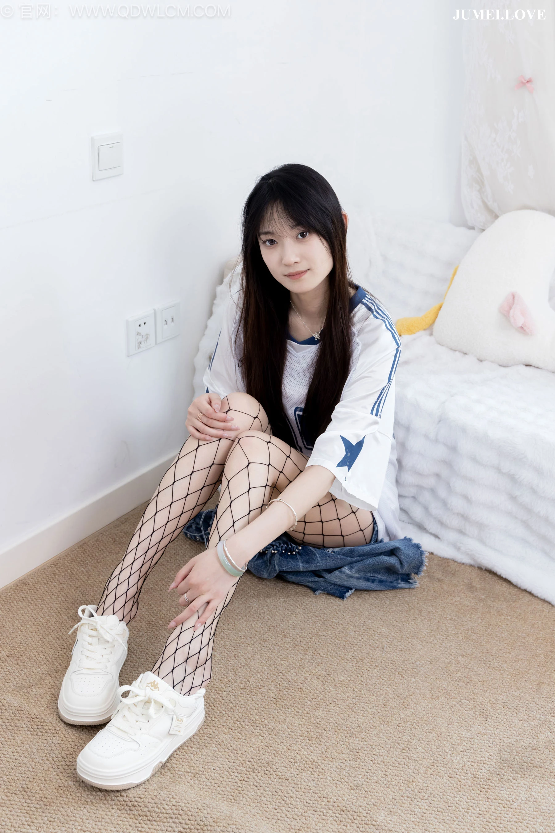 物恋传媒 No.2694 山奈 - 板鞋、黑色网袜、分体牛仔裤 第95张