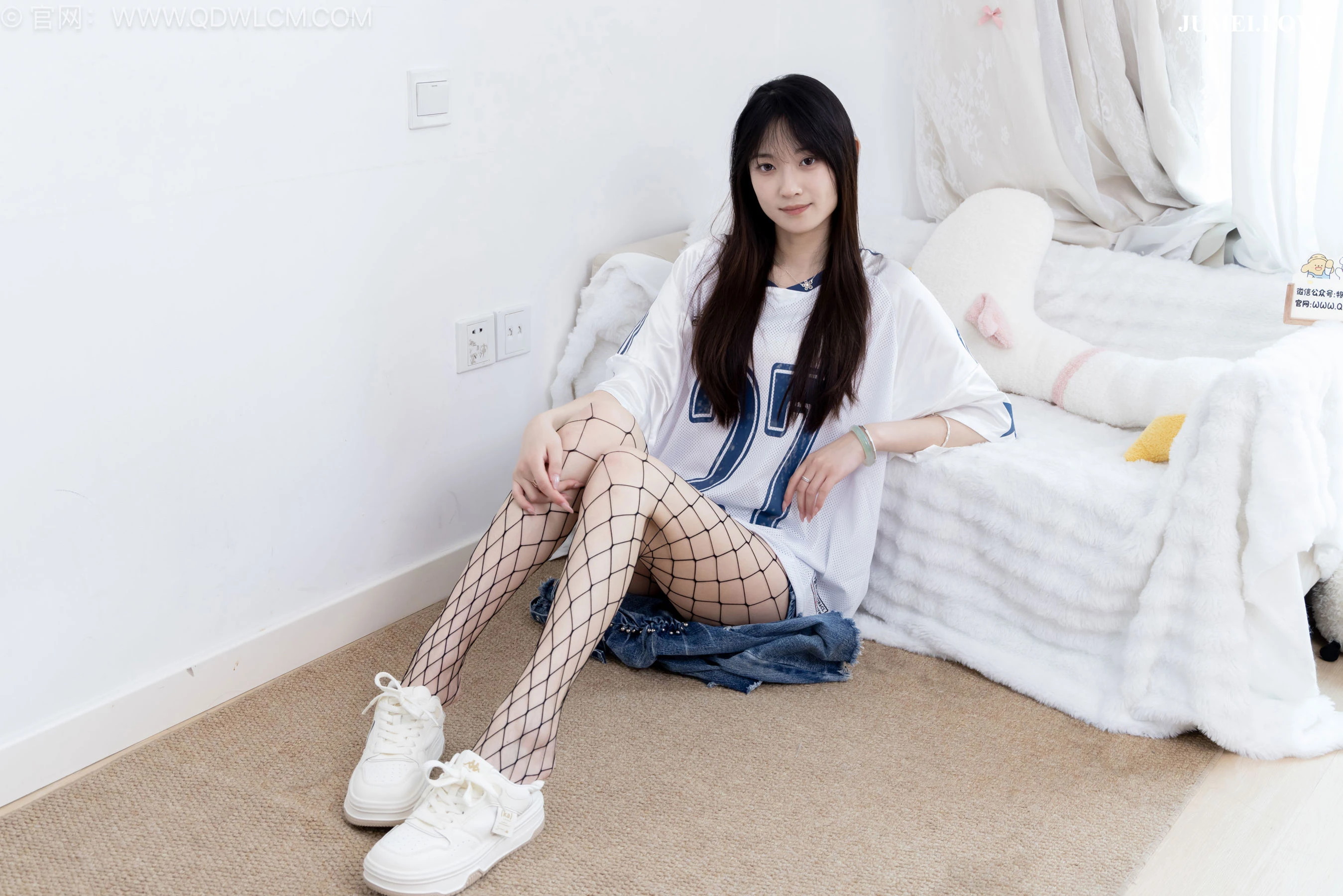 物恋传媒 No.2694 山奈 - 板鞋、黑色网袜、分体牛仔裤 第96张