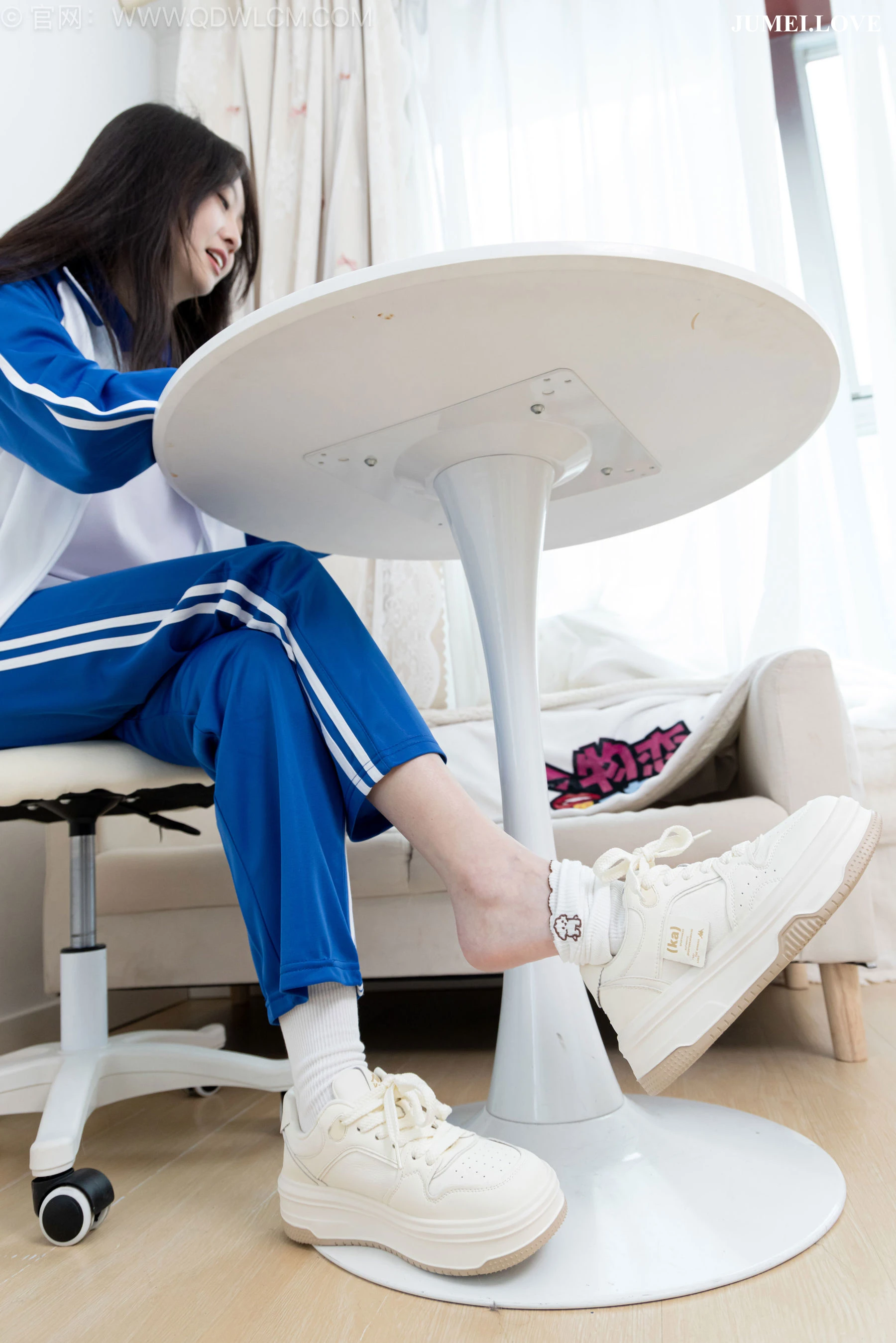 物恋传媒 No.2696 萌萌 - 板鞋、白棉袜、裸足、半脱袜子、校服 第139张