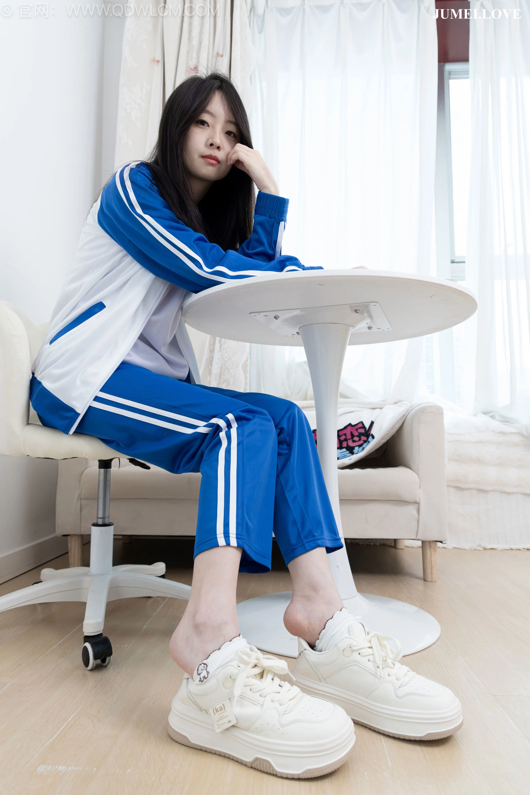 物恋传媒 No.2696 萌萌 - 板鞋、白棉袜、裸足、半脱袜子、校服 第175张
