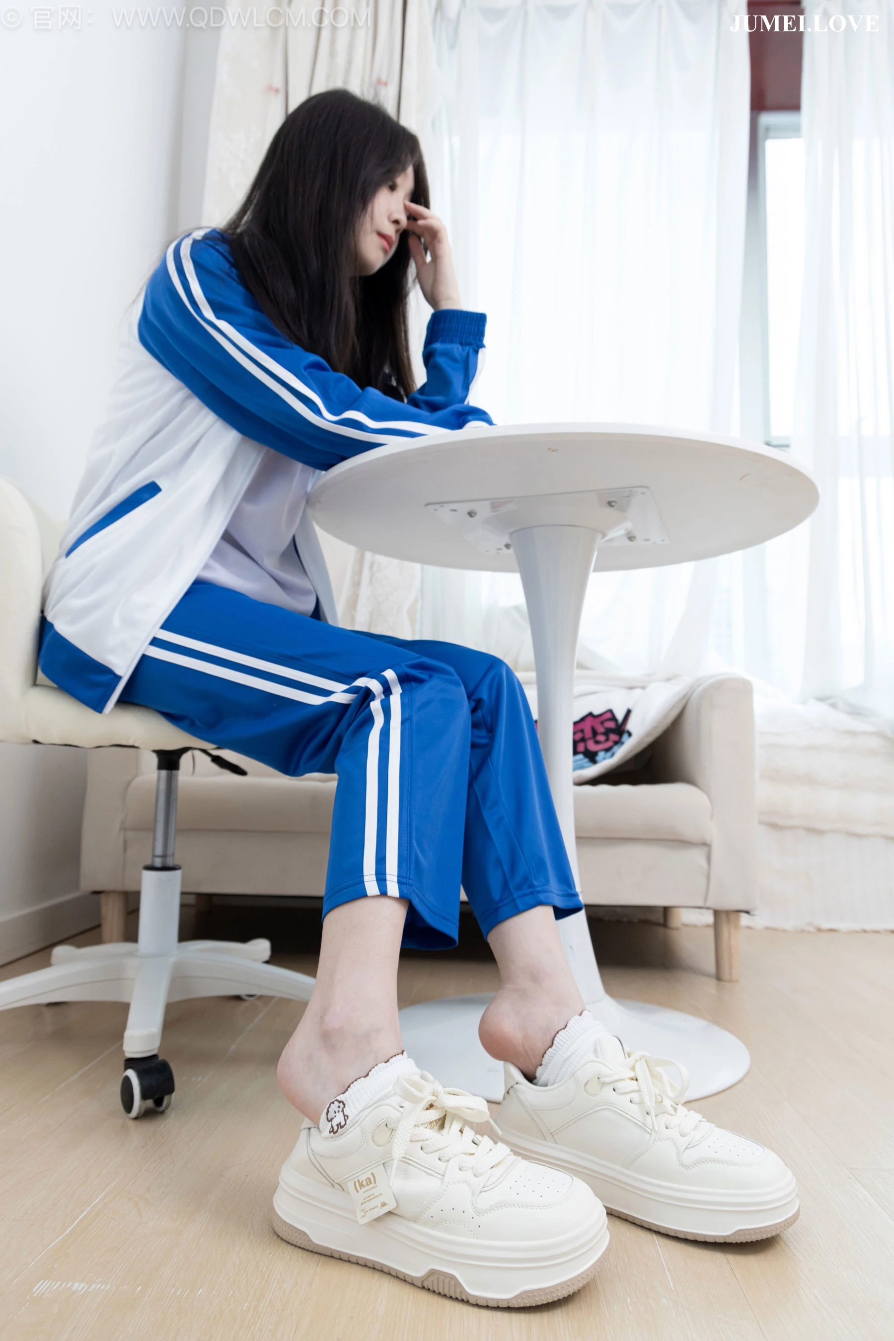 物恋传媒 No.2696 萌萌 - 板鞋、白棉袜、裸足、半脱袜子、校服 第176张