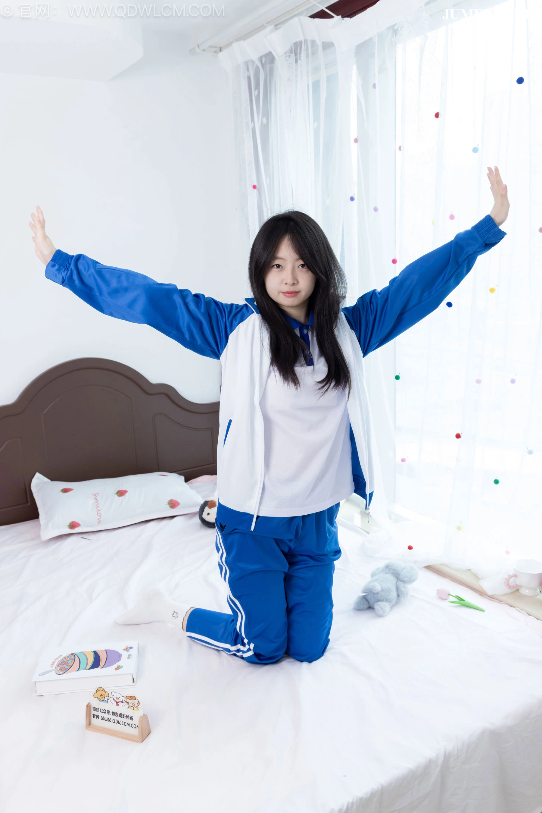 物恋传媒 No.2696 萌萌 - 板鞋、白棉袜、裸足、半脱袜子、校服 第26张