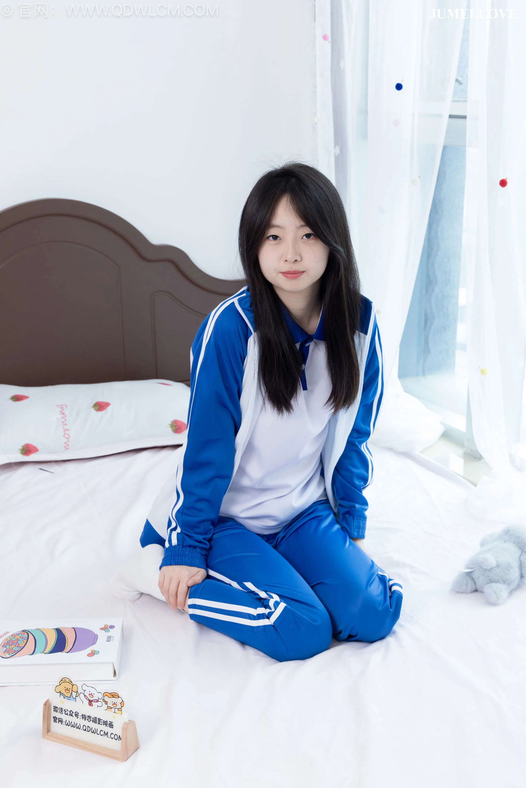物恋传媒 No.2696 萌萌 - 板鞋、白棉袜、裸足、半脱袜子、校服 第28张