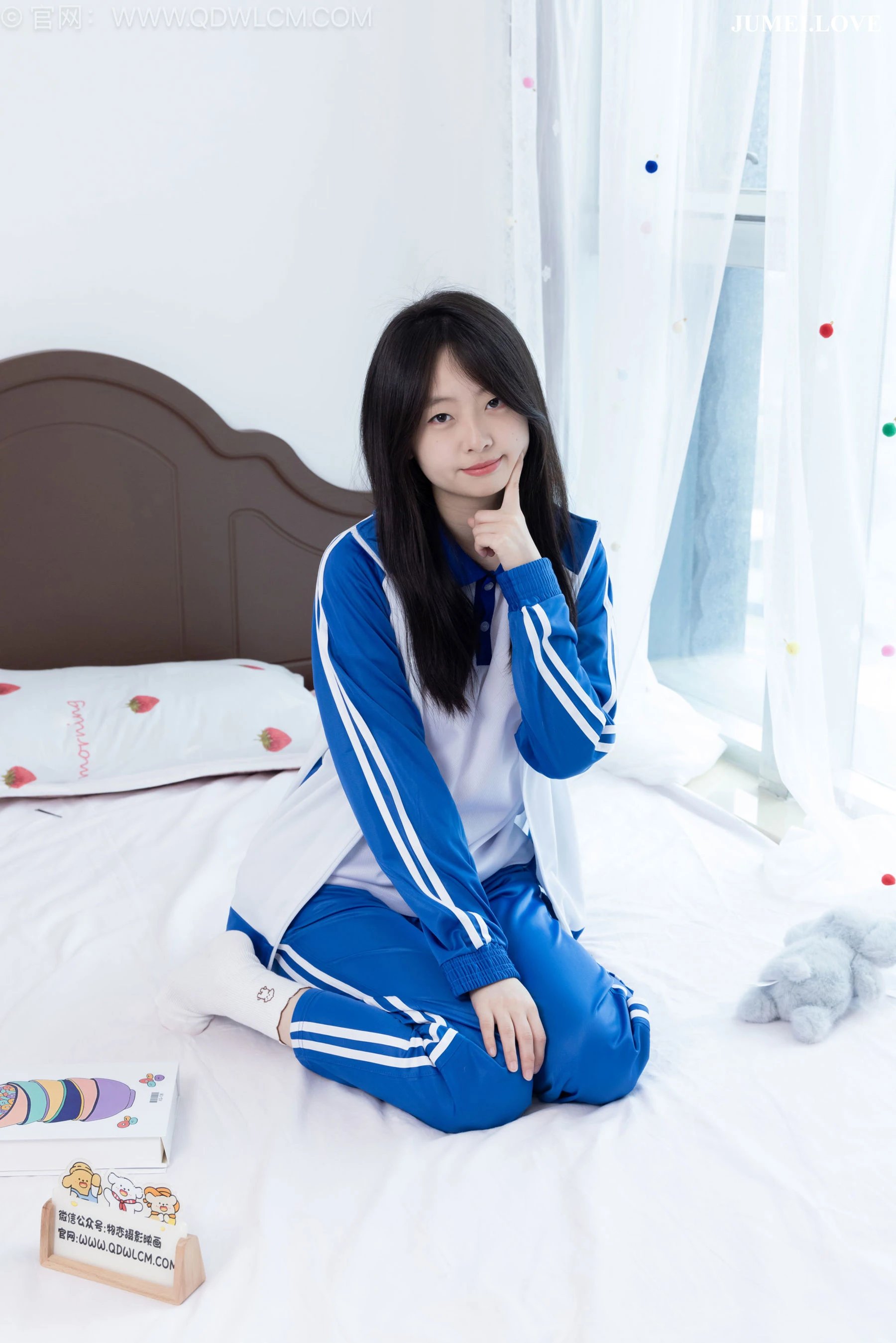 物恋传媒 No.2696 萌萌 - 板鞋、白棉袜、裸足、半脱袜子、校服 第29张