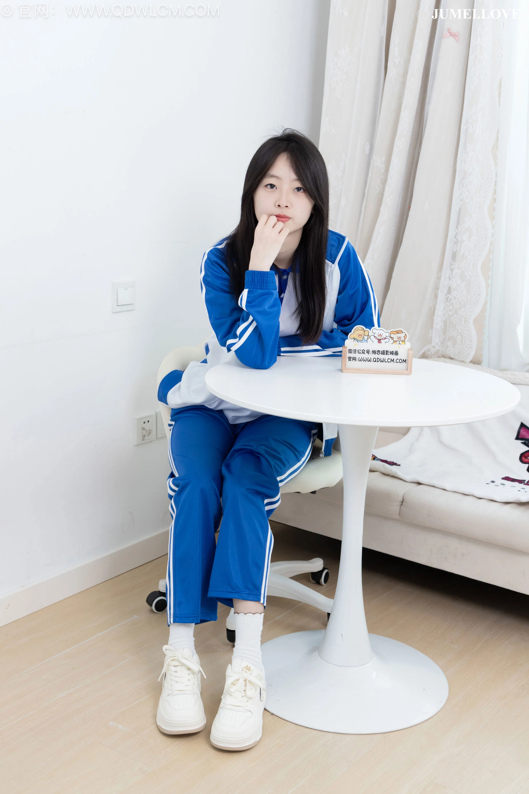 物恋传媒 No.2696 萌萌 - 板鞋、白棉袜、裸足、半脱袜子、校服 第68张