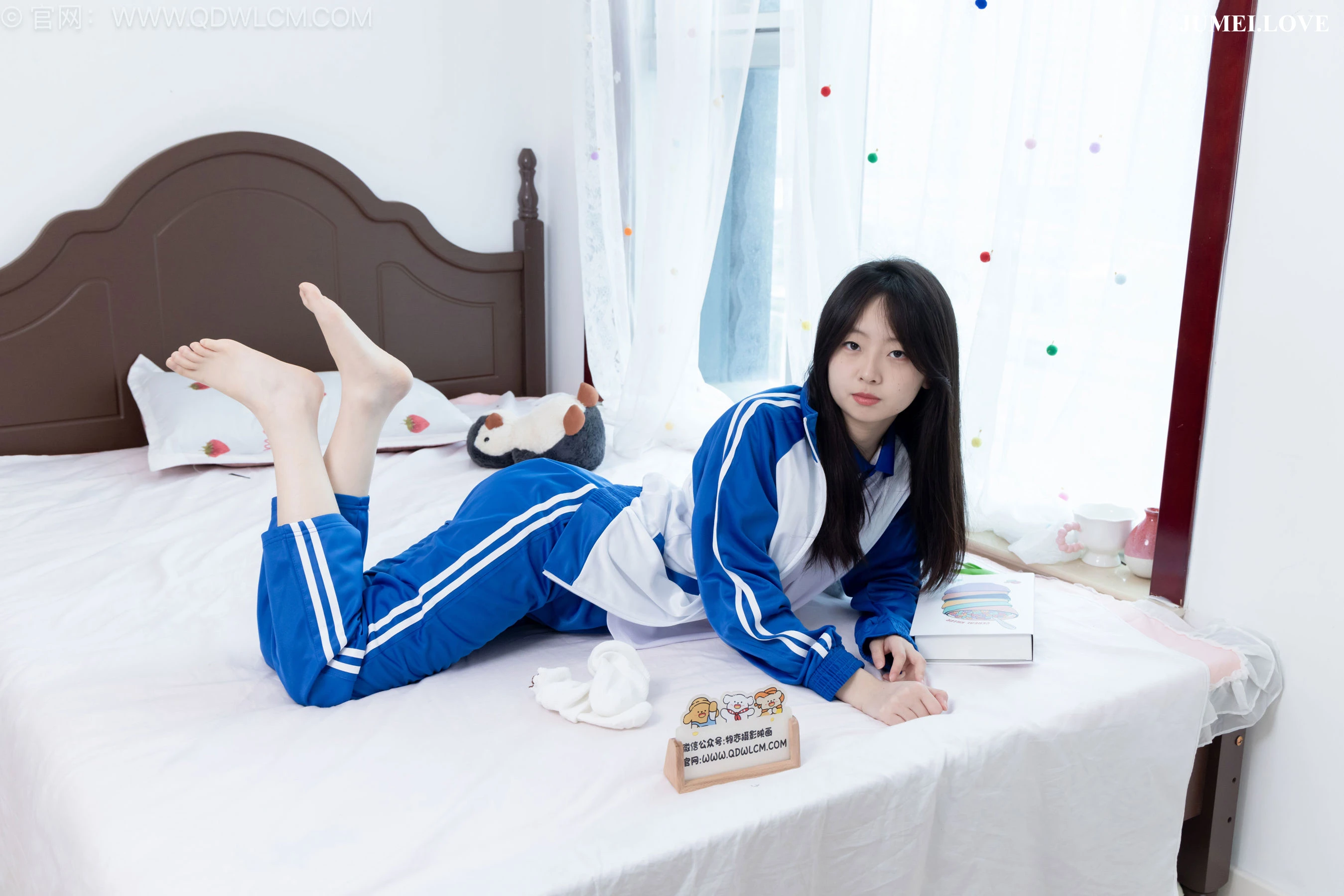 物恋传媒 No.2696 萌萌 - 板鞋、白棉袜、裸足、半脱袜子、校服 第76张