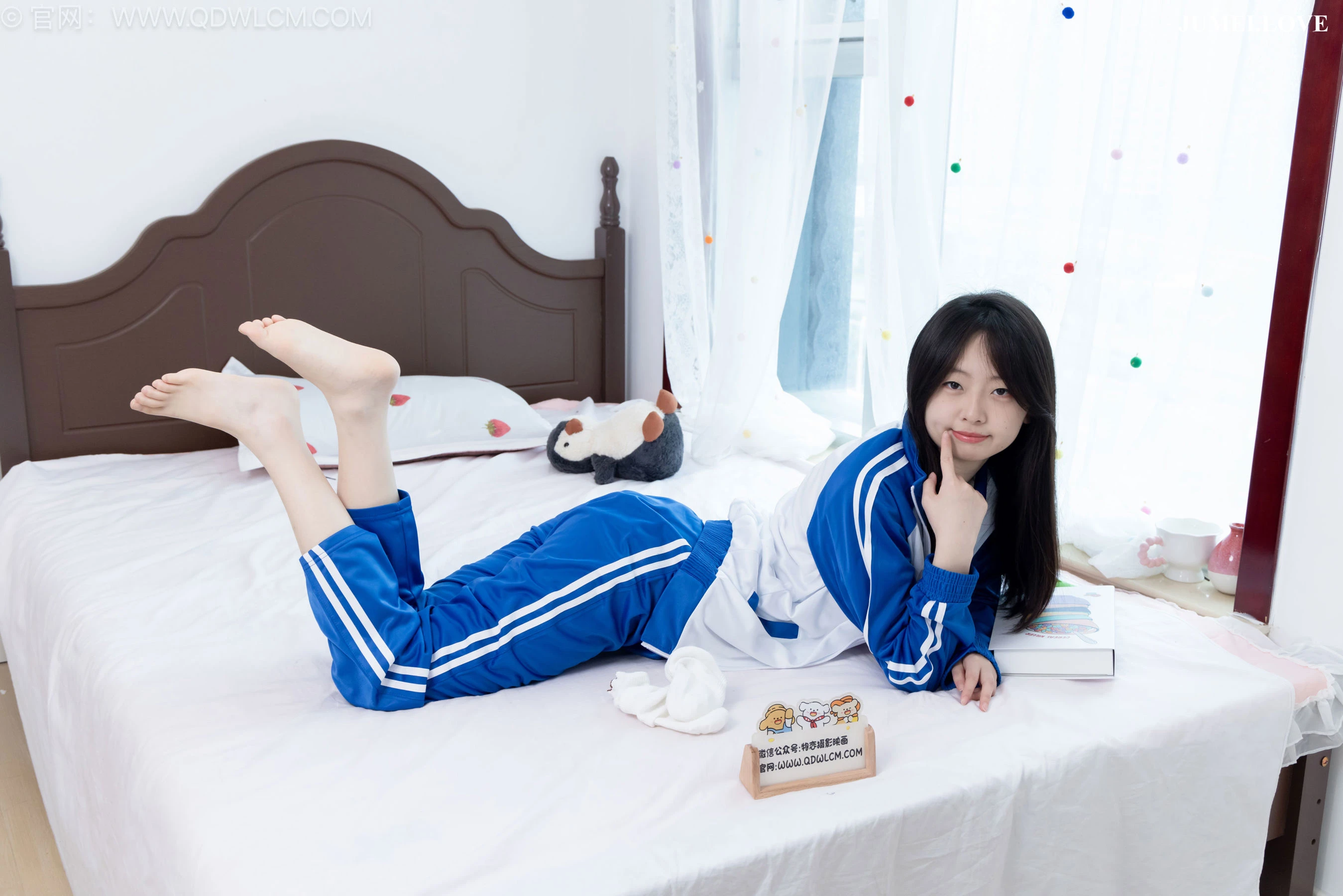 物恋传媒 No.2696 萌萌 - 板鞋、白棉袜、裸足、半脱袜子、校服 第77张