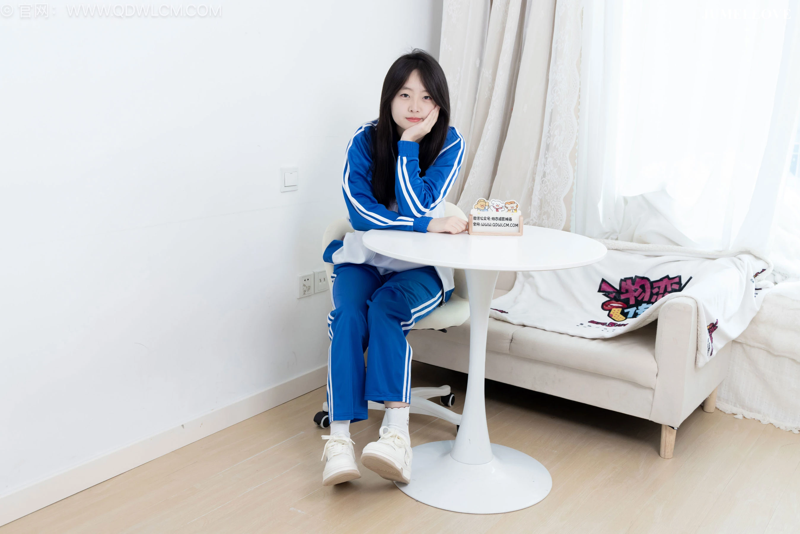 物恋传媒 No.2696 萌萌 - 板鞋、白棉袜、裸足、半脱袜子、校服 第90张
