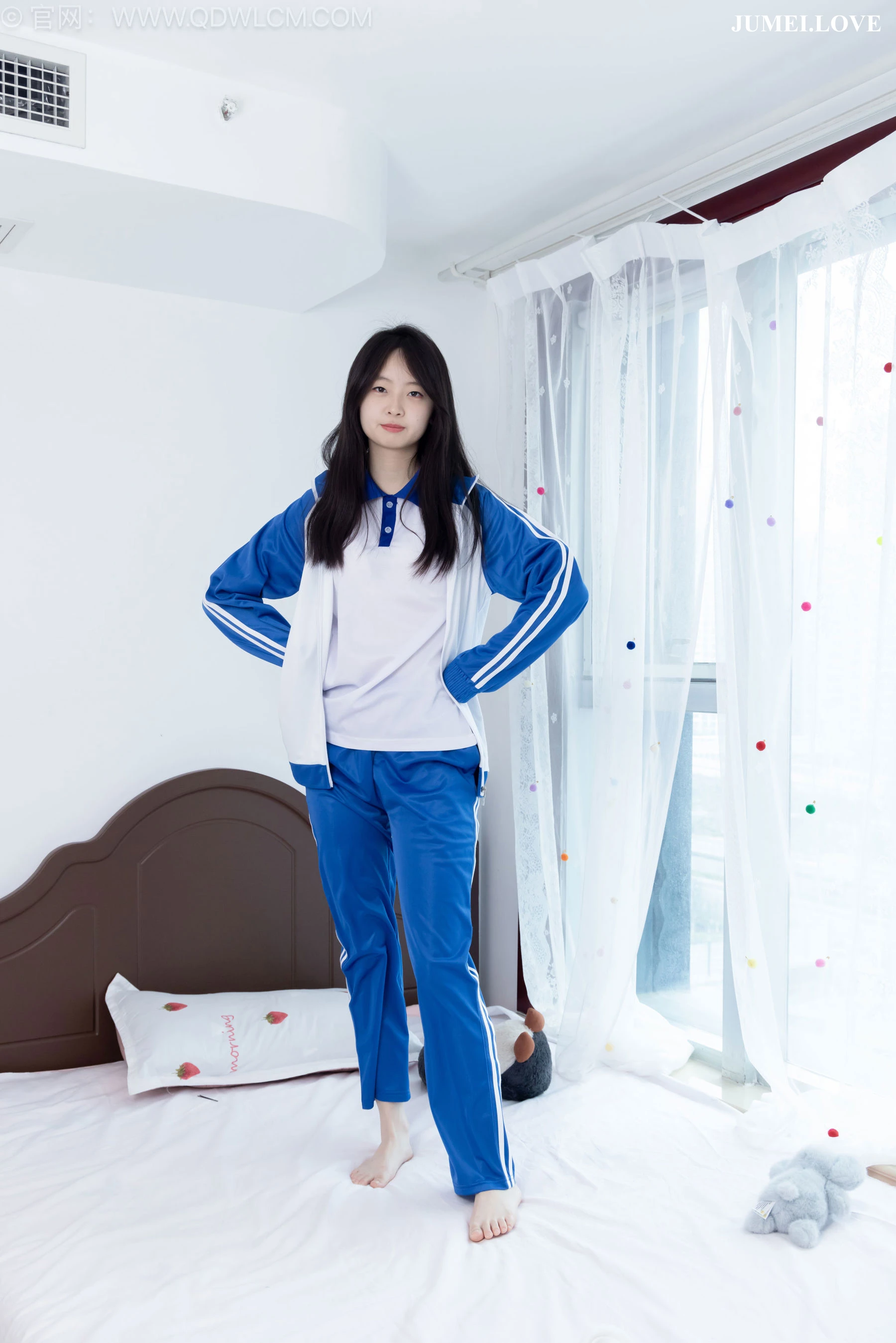 物恋传媒 No.2696 萌萌 - 板鞋、白棉袜、裸足、半脱袜子、校服 第99张