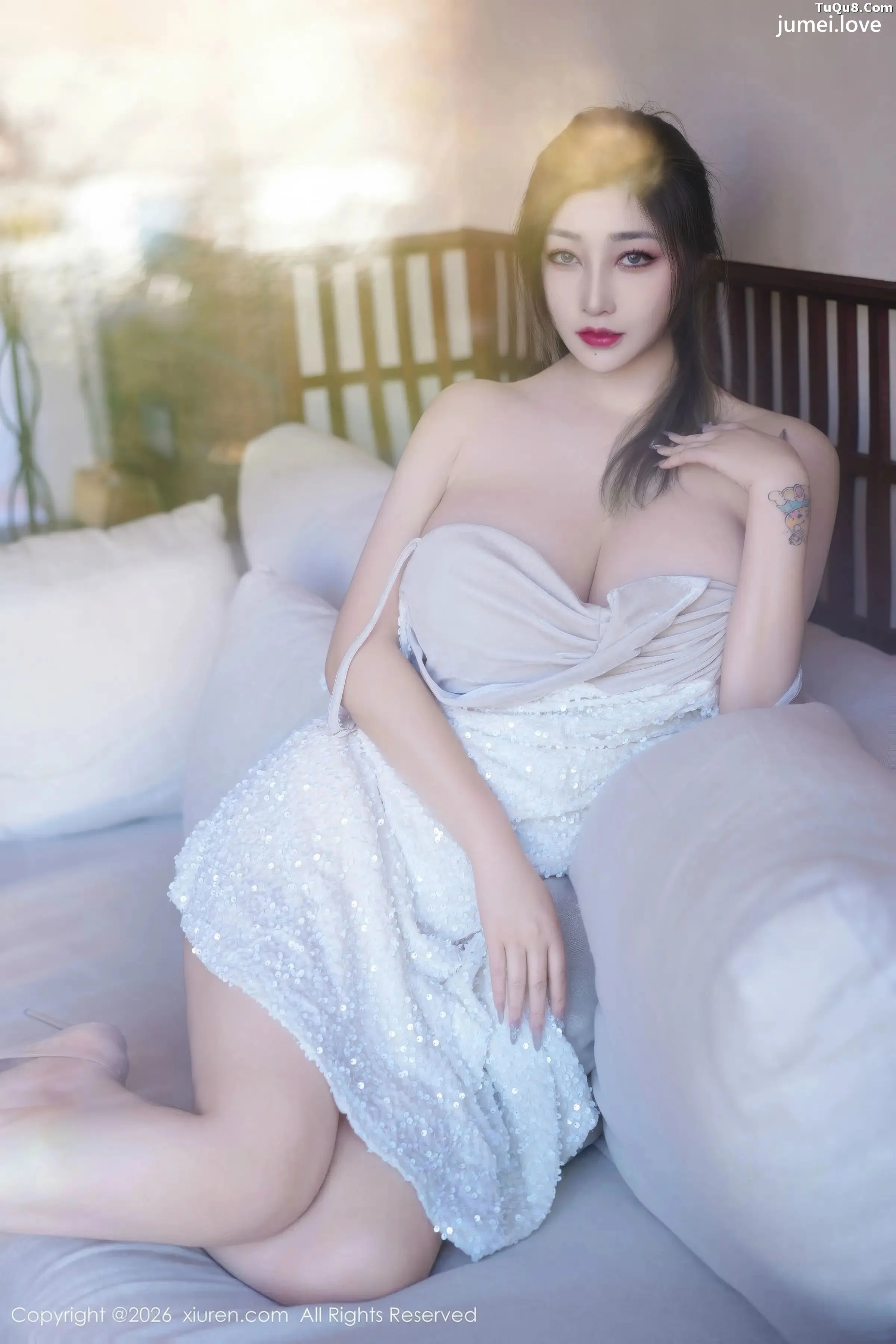 妲己_Toxic私房性感浅色连衣裙配高跟鞋秀丰腴身材绝美写真70P 第63张